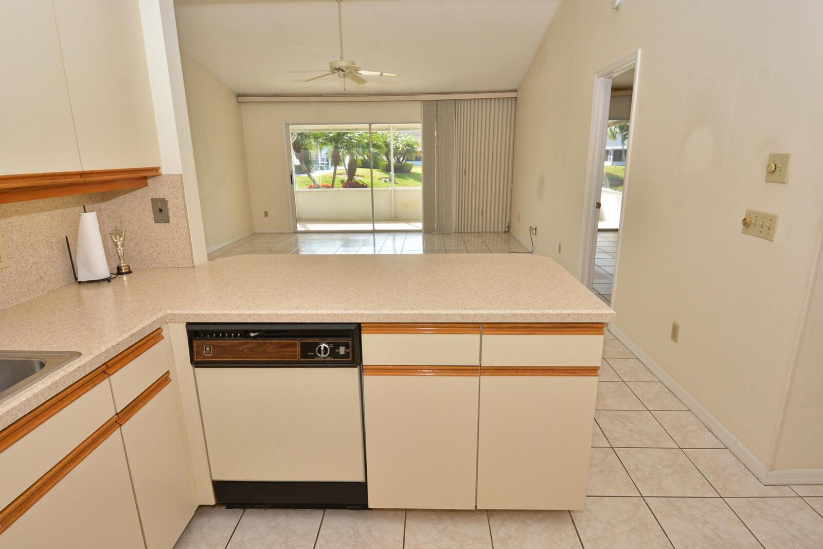 TROPICAL EAST - Residential