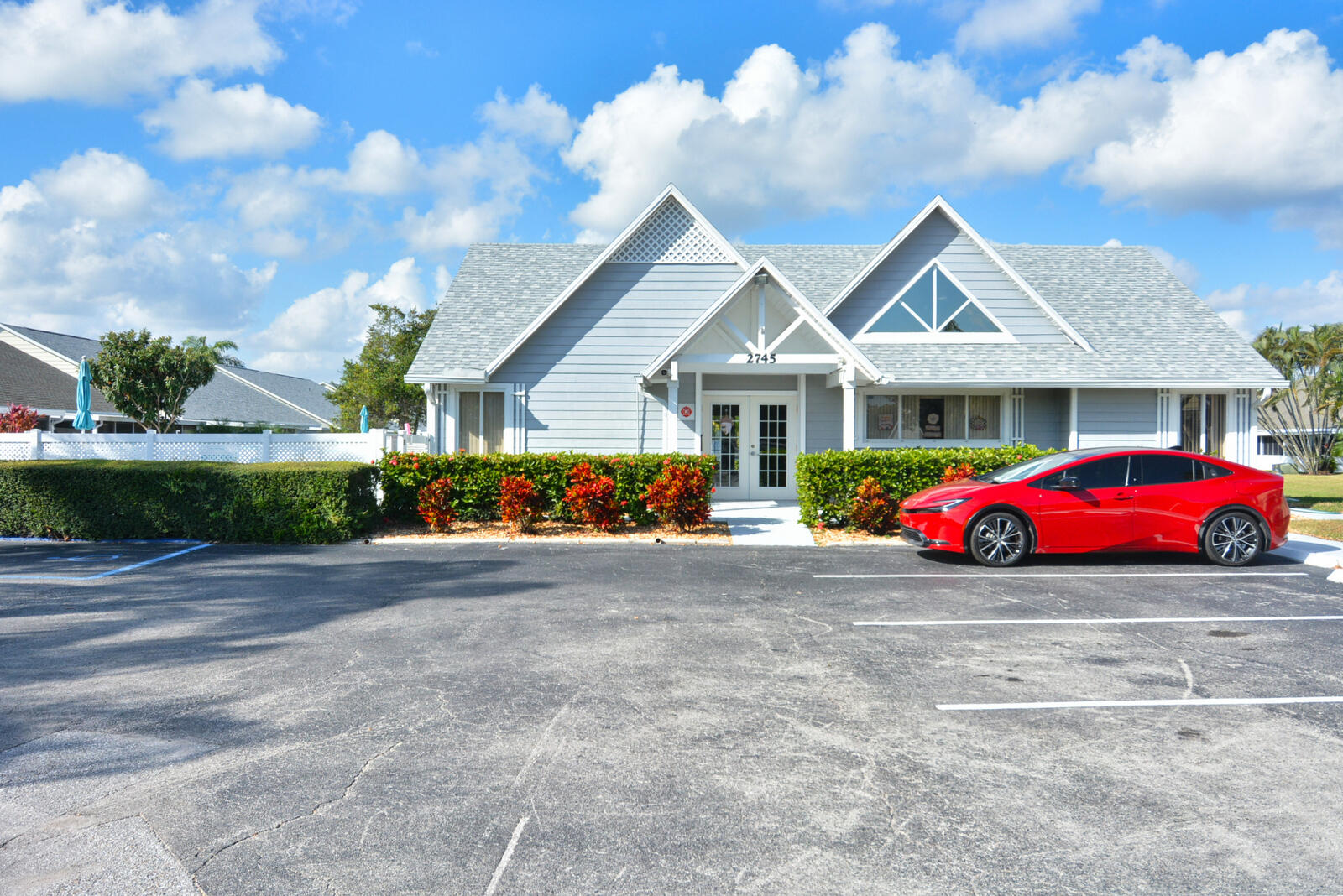 TROPICAL EAST - Residential