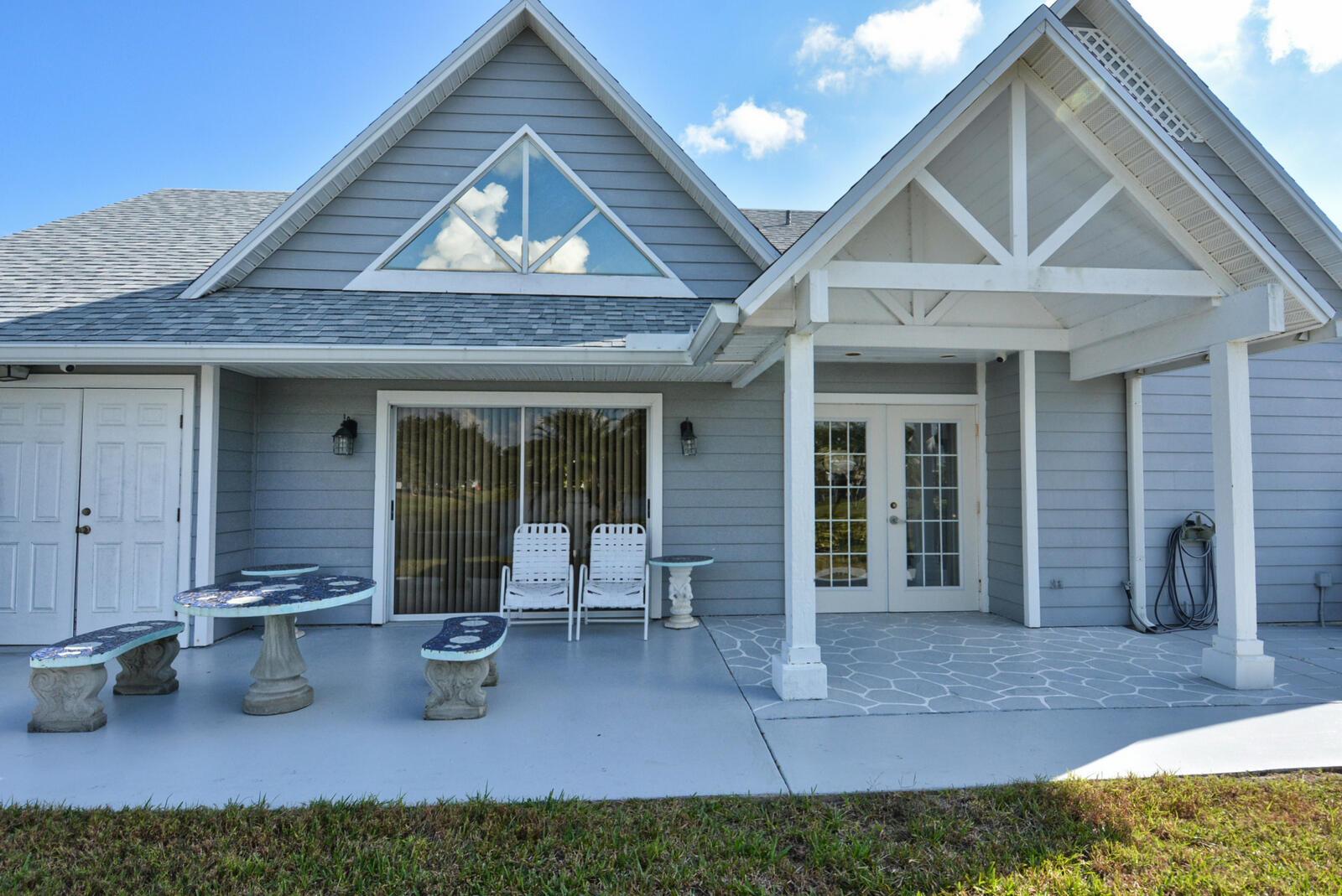 TROPICAL EAST - Residential