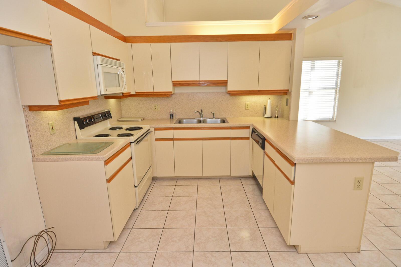 TROPICAL EAST - Residential