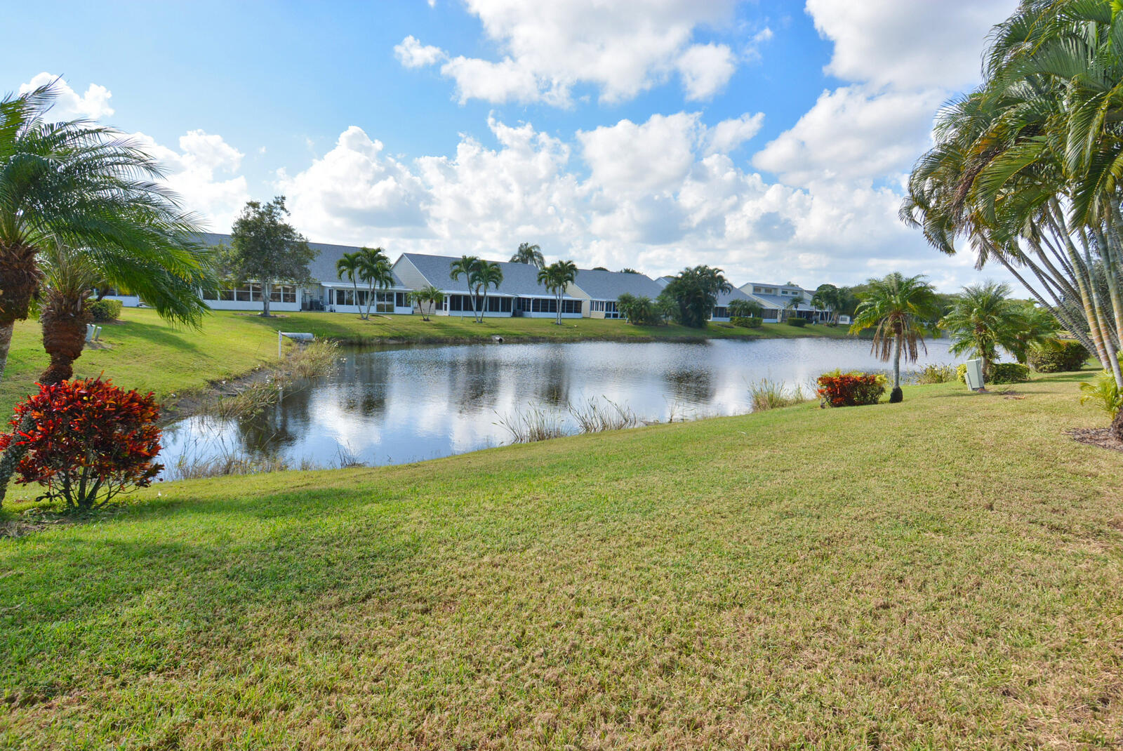 TROPICAL EAST - Residential