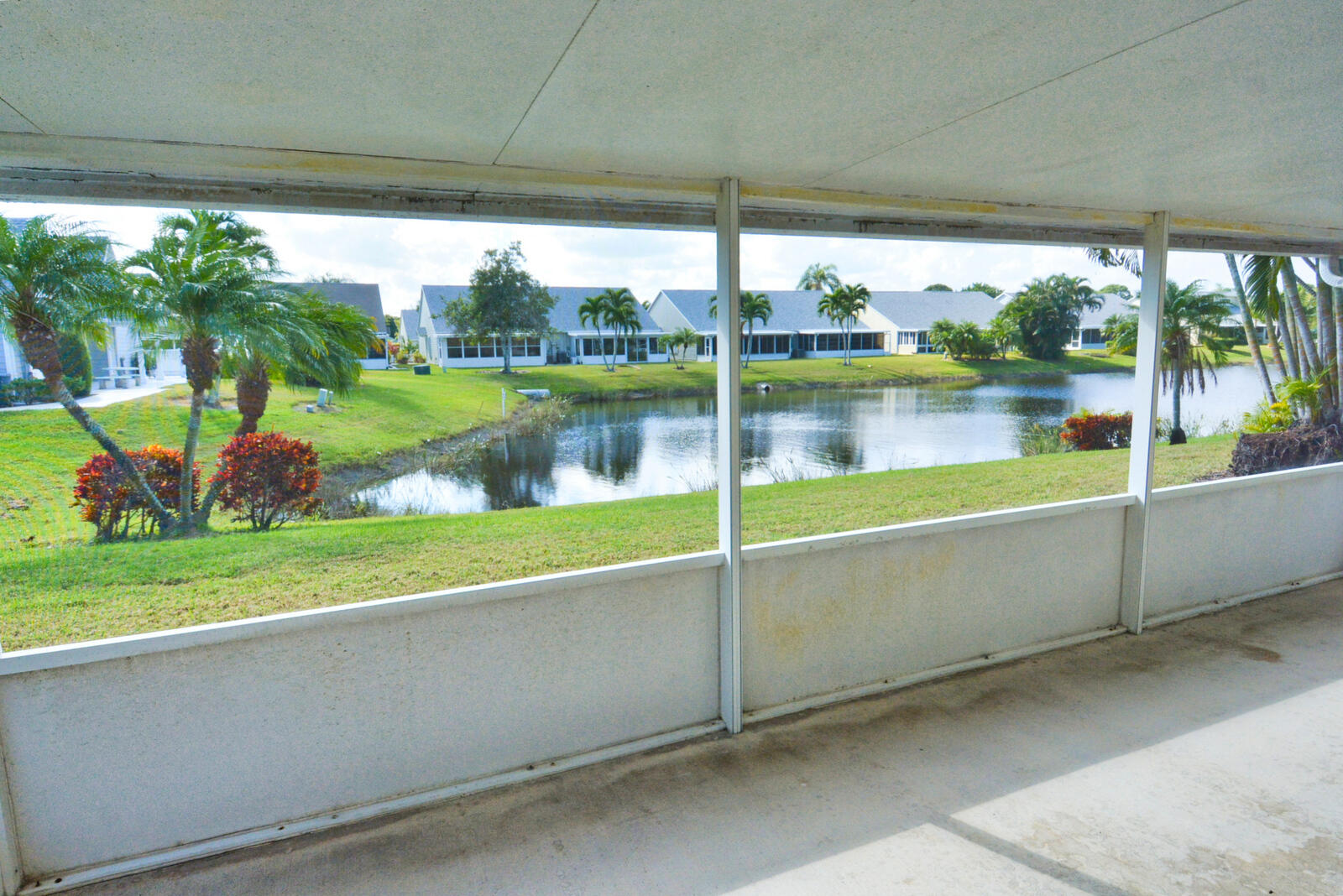 TROPICAL EAST - Residential