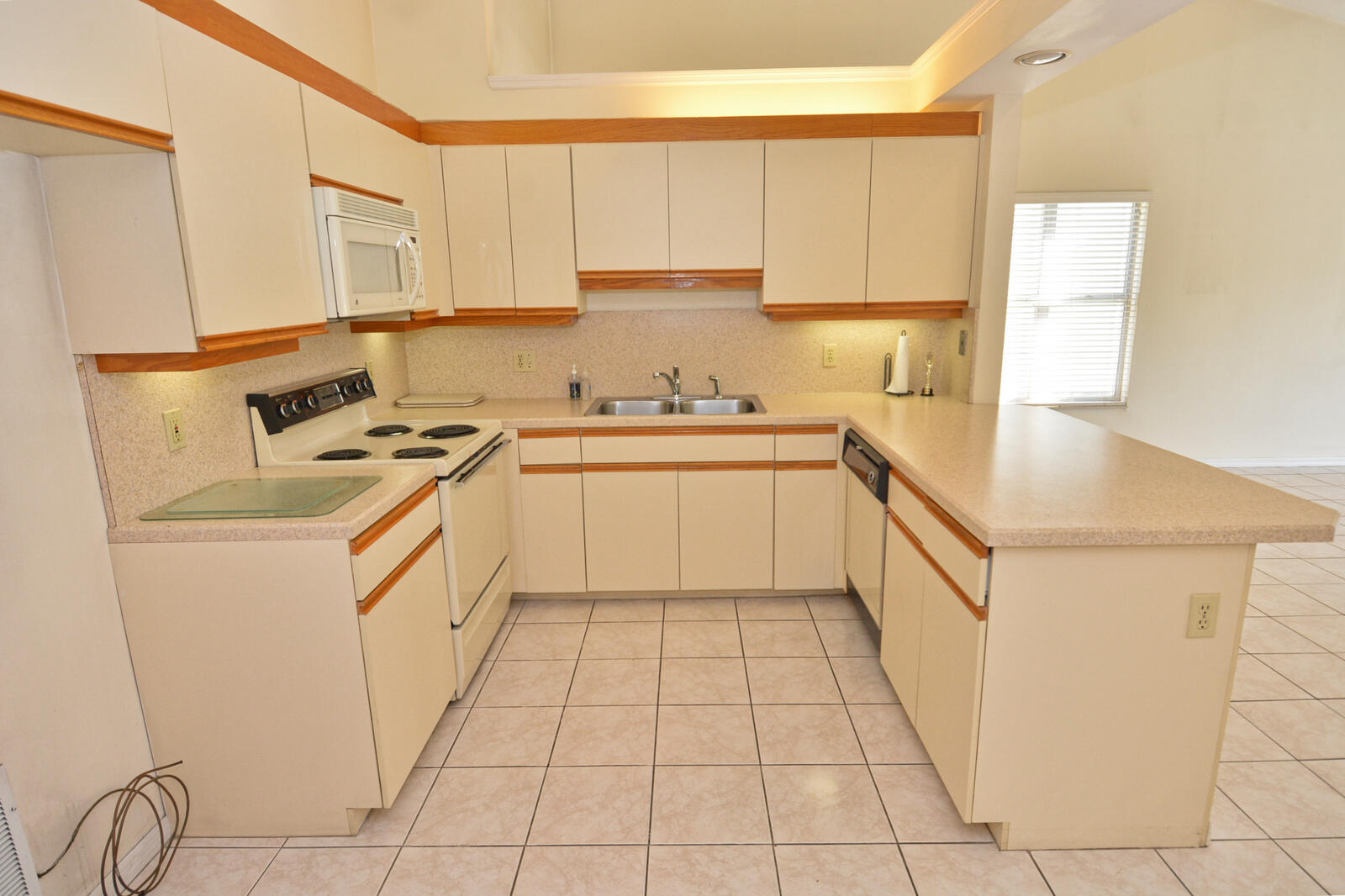 TROPICAL EAST - Residential