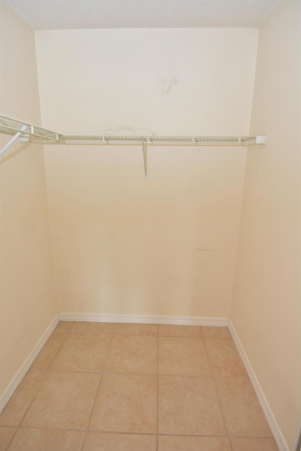 TROPICAL EAST - Residential