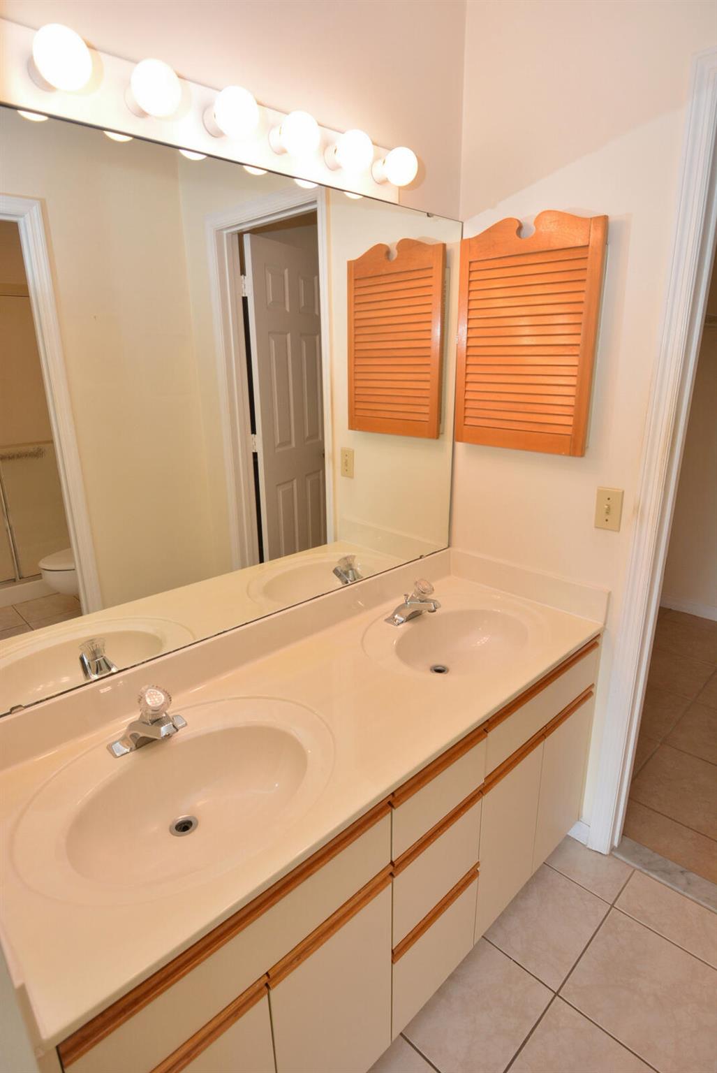 TROPICAL EAST - Residential