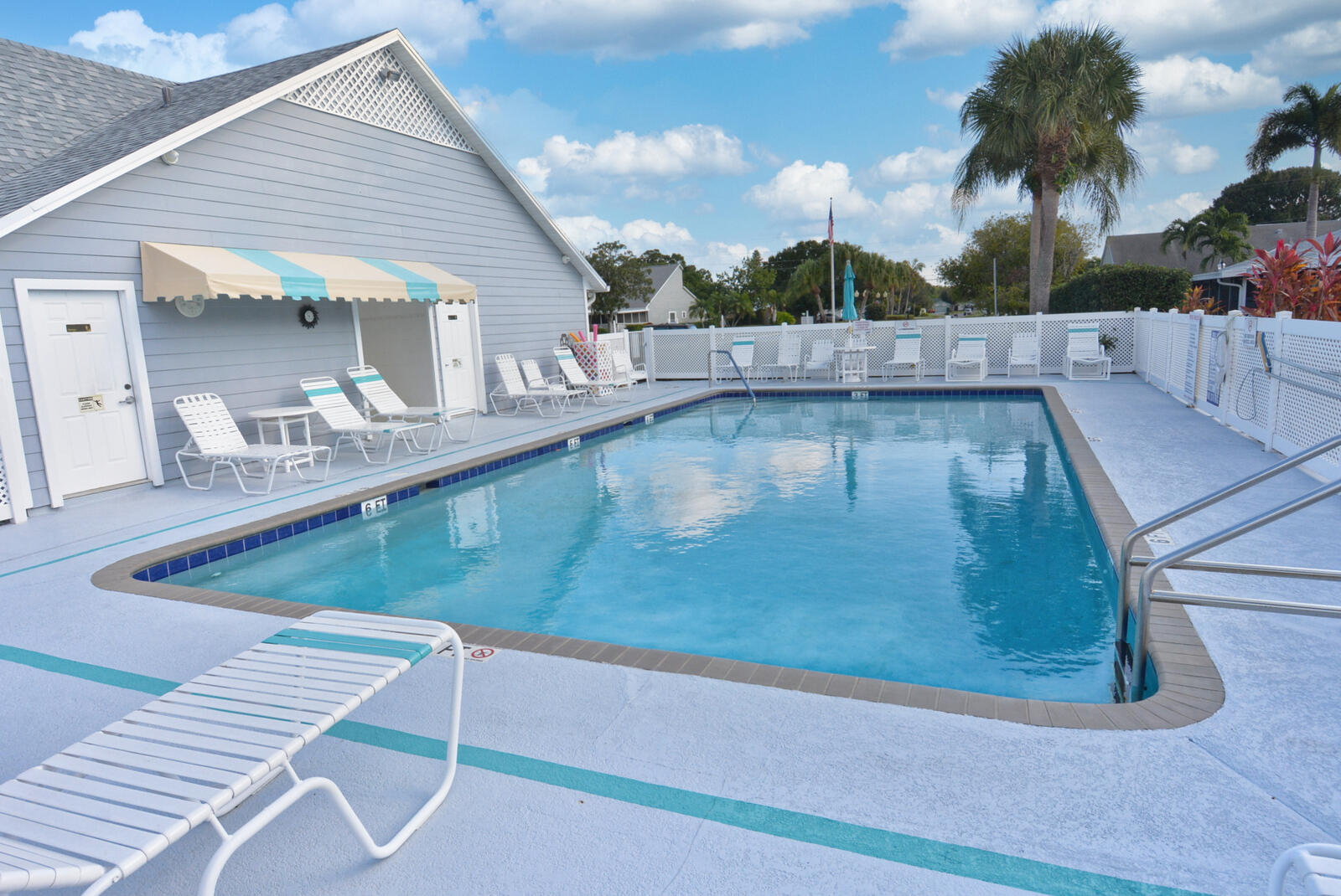 TROPICAL EAST - Residential