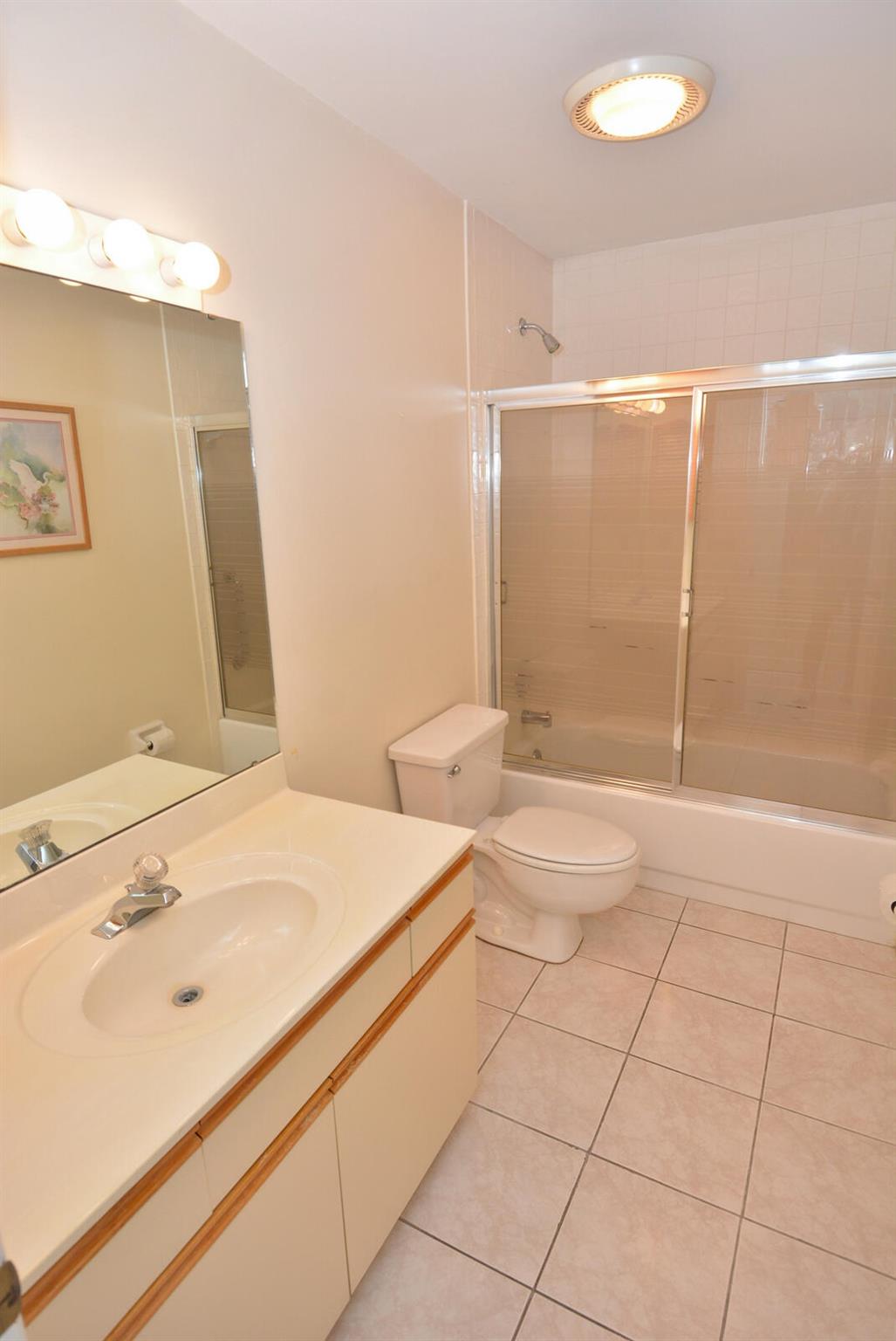 TROPICAL EAST - Residential