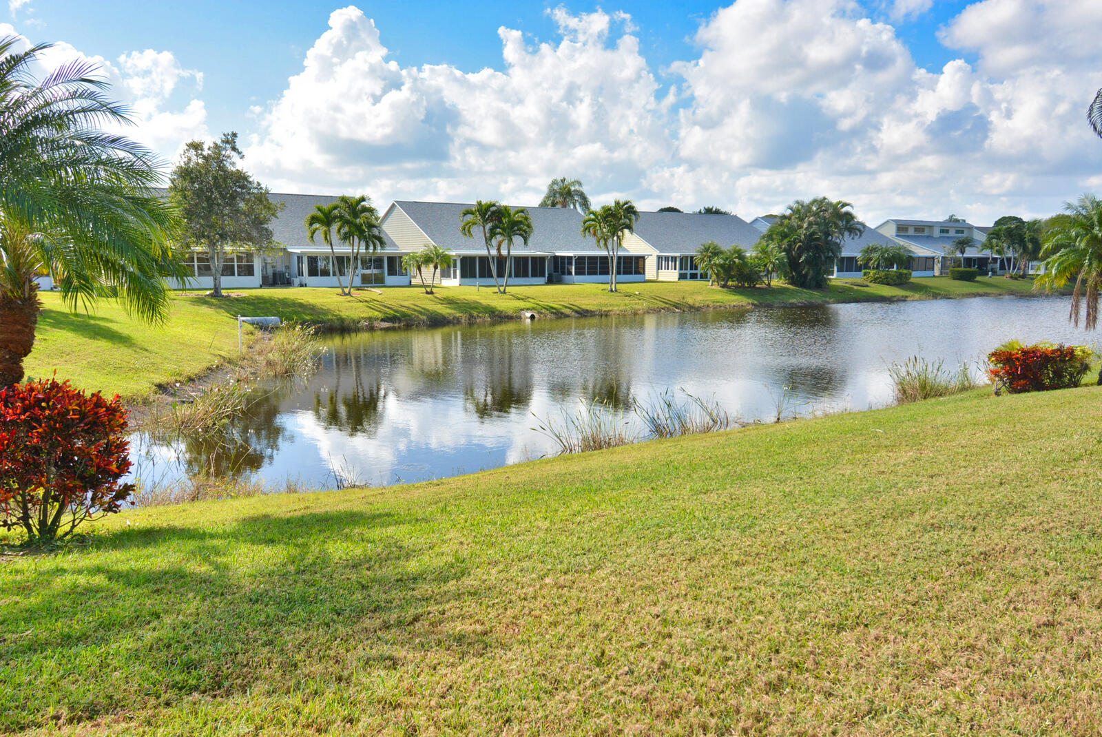 TROPICAL EAST - Residential