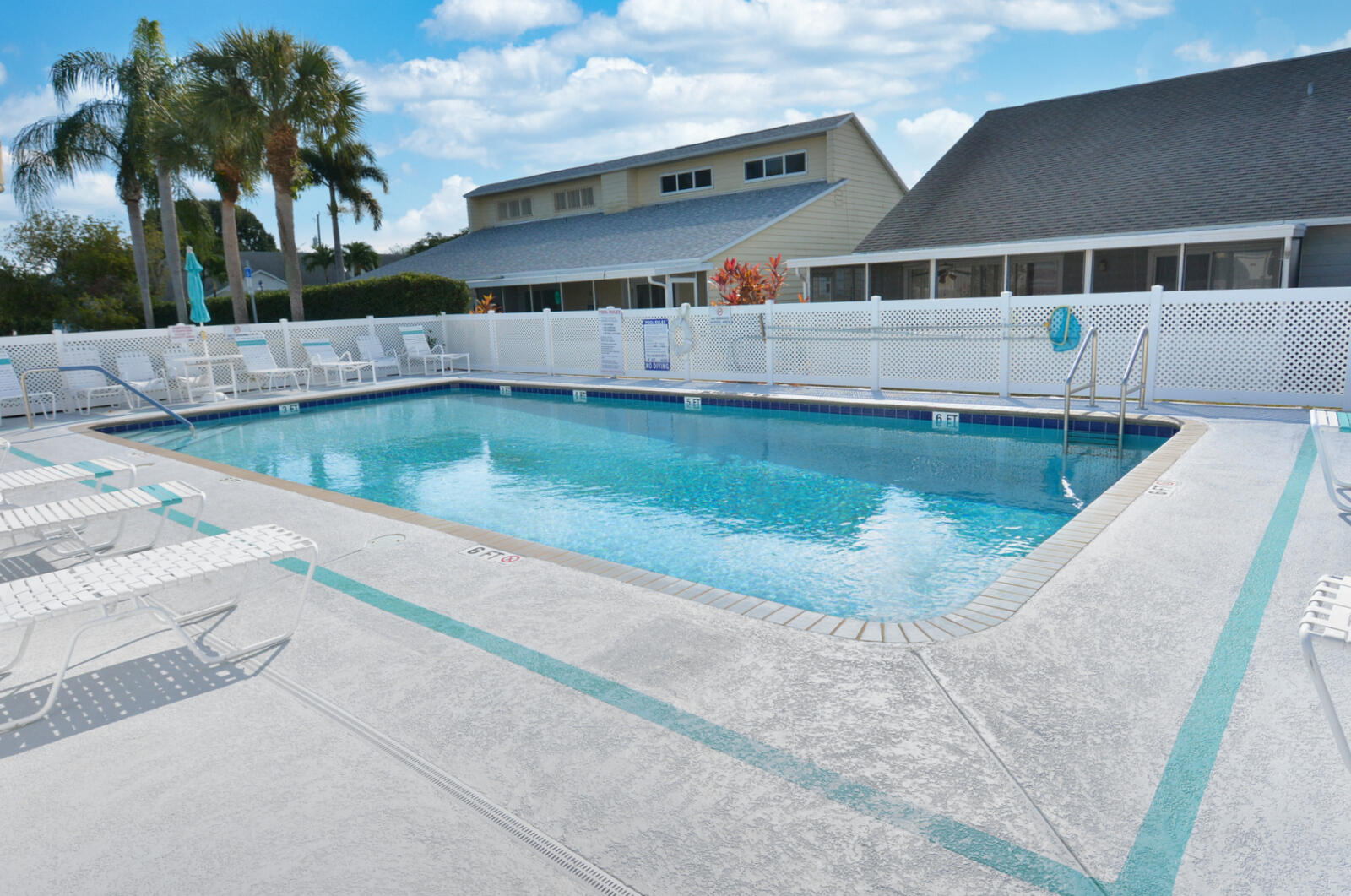 TROPICAL EAST - Residential