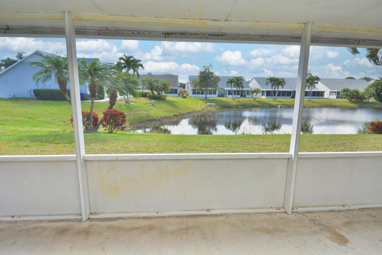 TROPICAL EAST - Residential