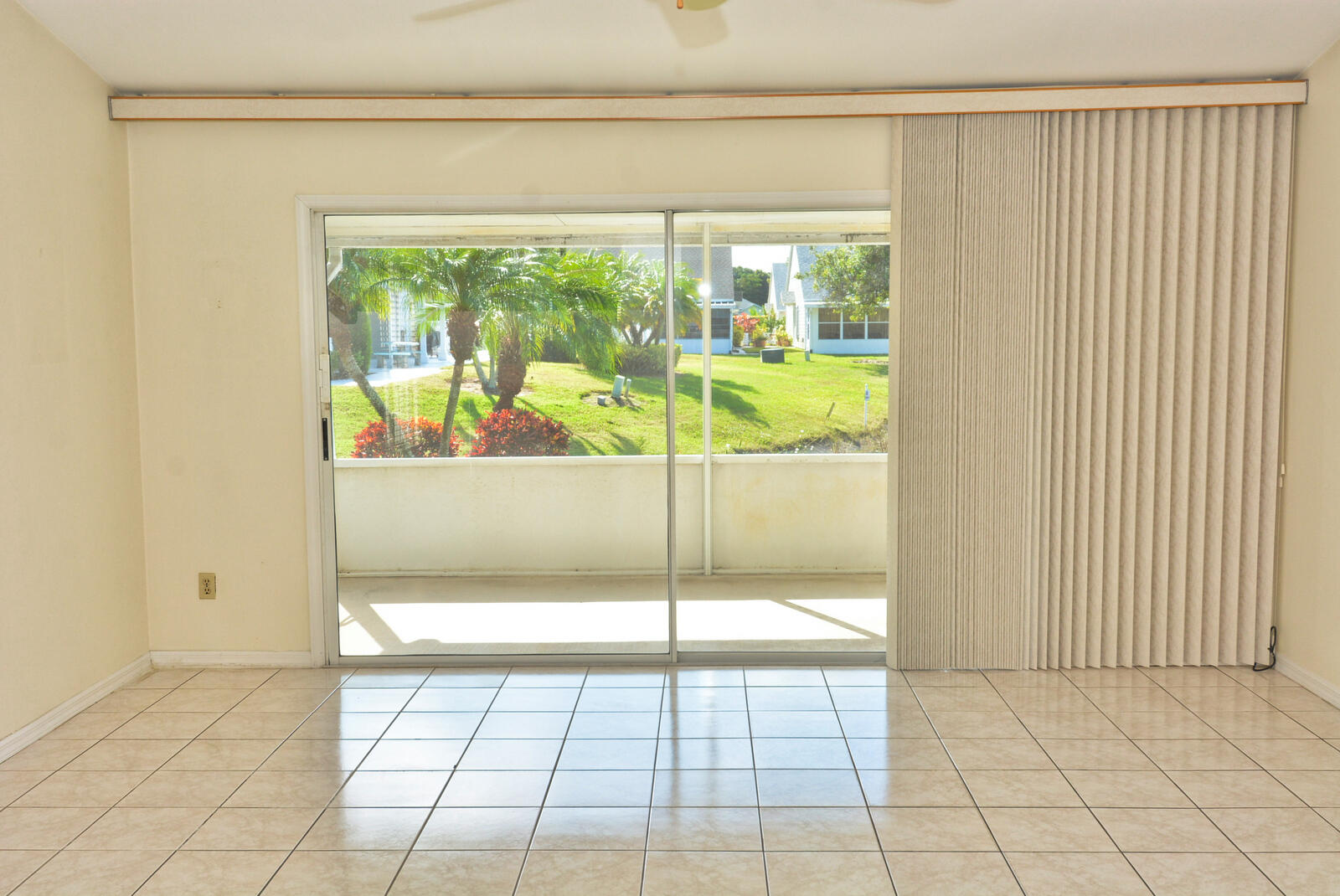 TROPICAL EAST - Residential