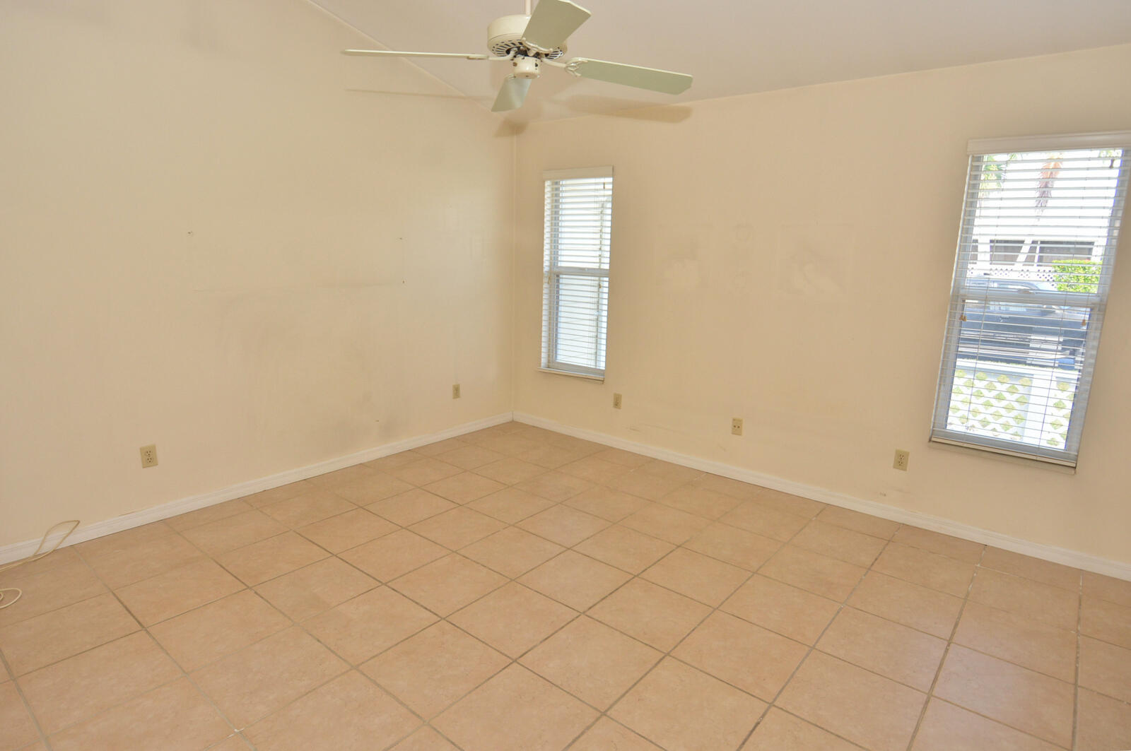 TROPICAL EAST - Residential