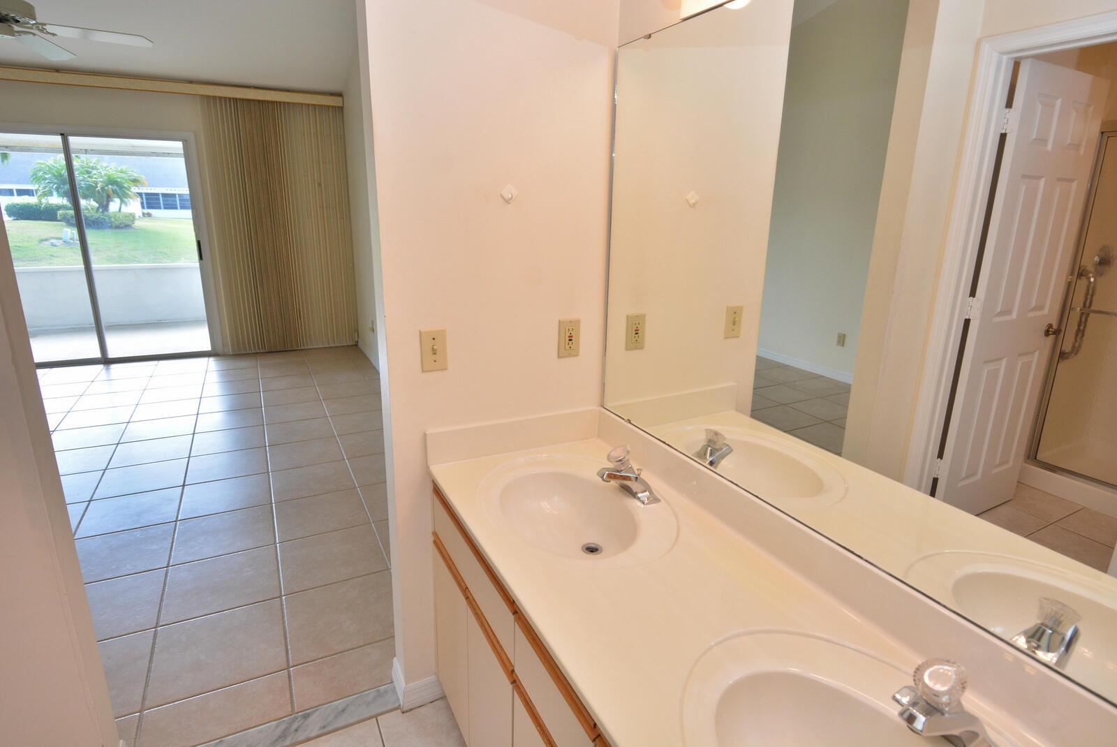 TROPICAL EAST - Residential