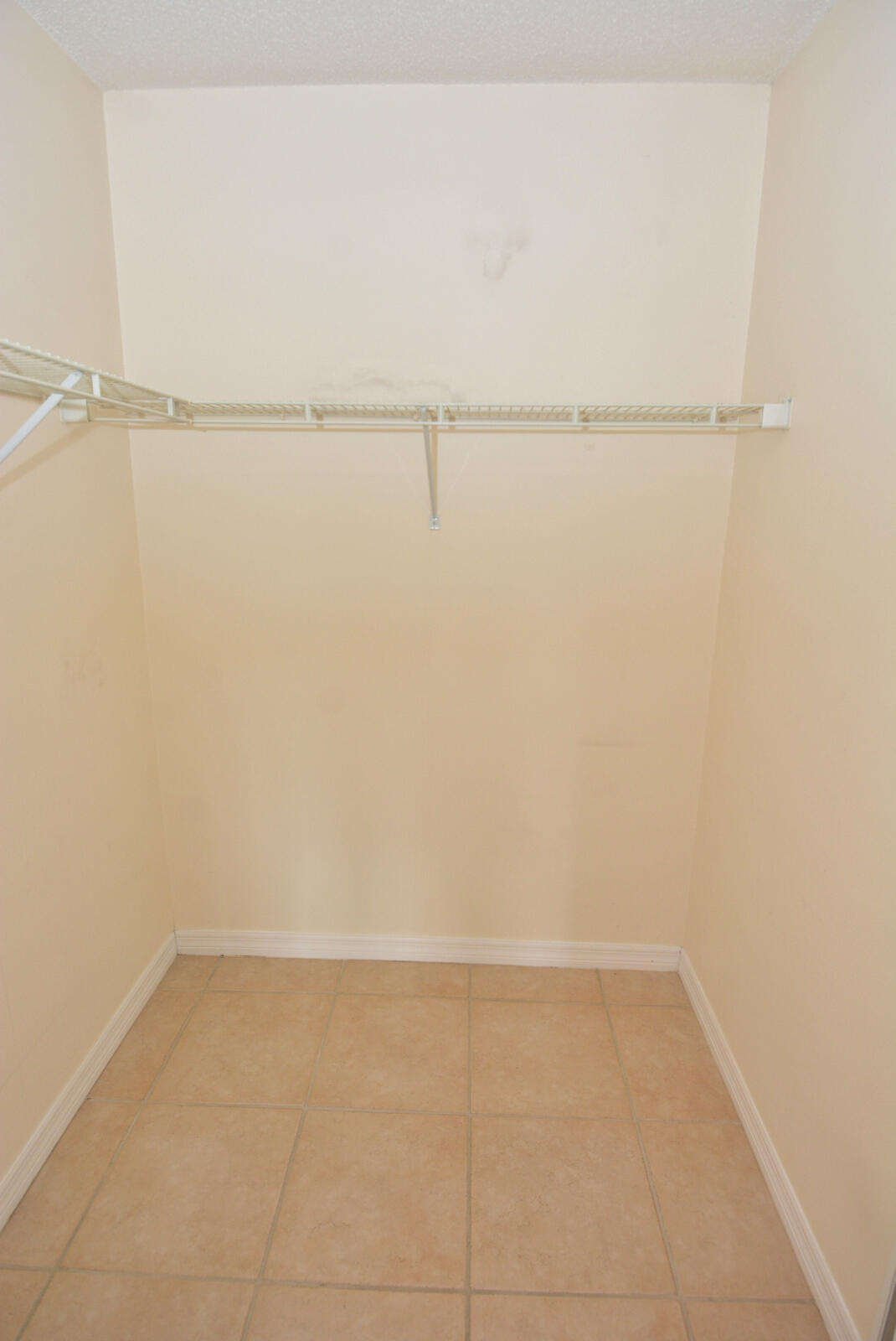 TROPICAL EAST - Residential