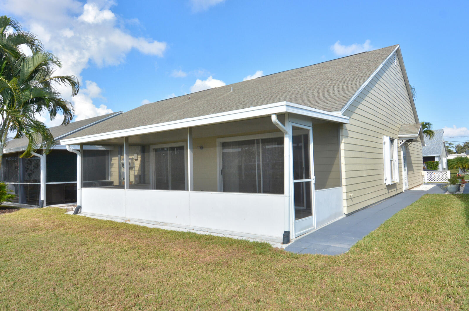 TROPICAL EAST - Residential