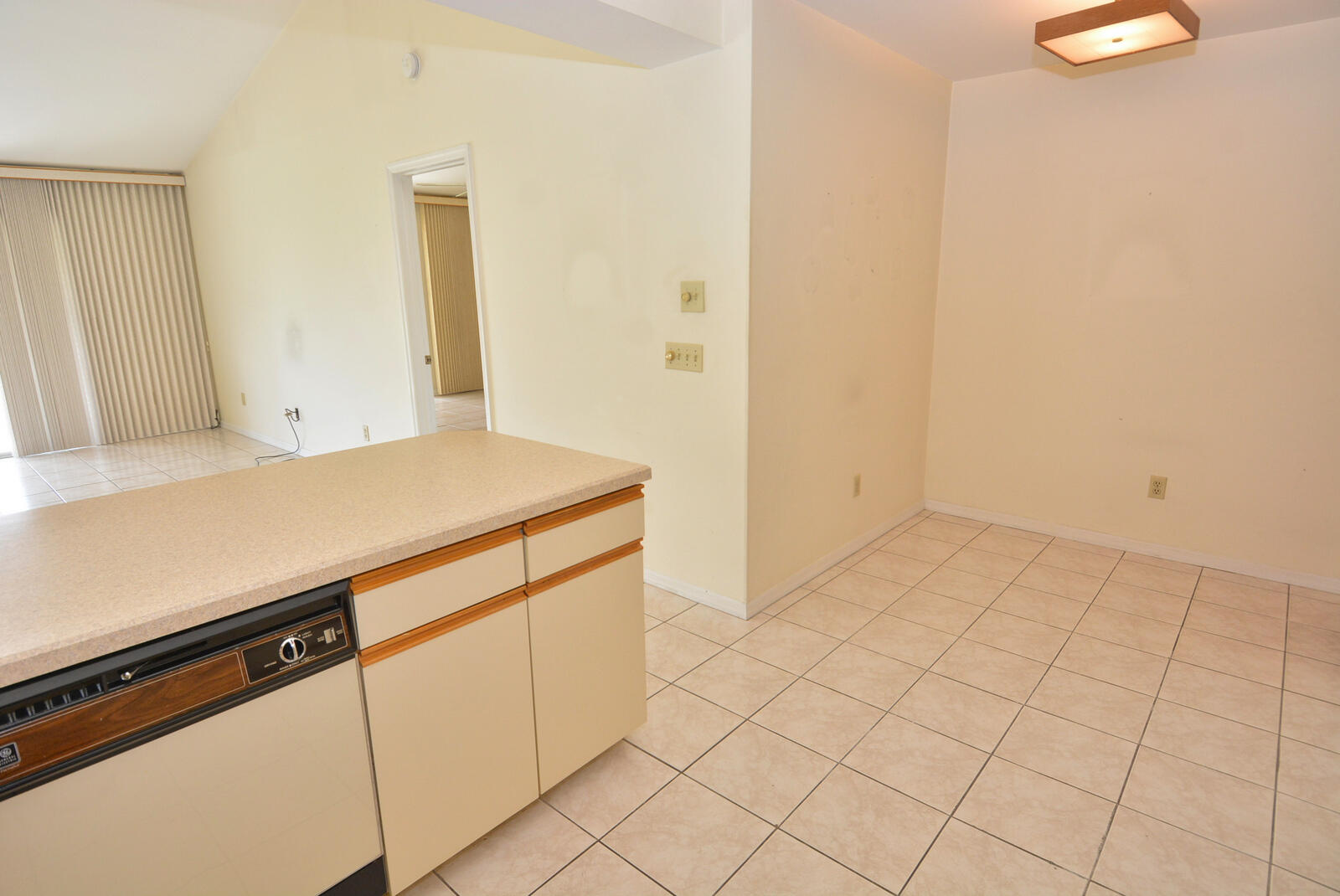 TROPICAL EAST - Residential