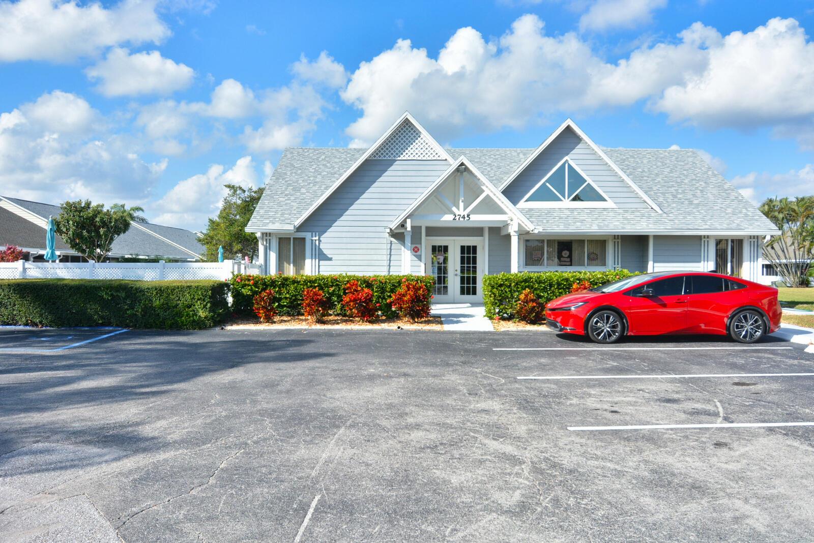 TROPICAL EAST - Residential