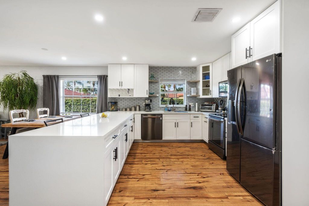 Photo of 1452 SW 26th Avenue #E, Boynton Beach, FL 33426 (MLS # R11005434)