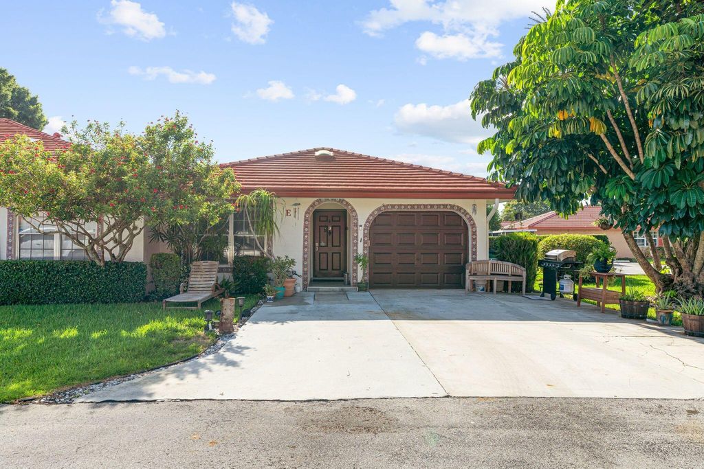 Photo of 1452 SW 26th Avenue #E, Boynton Beach, FL 33426 (MLS # R11005434)