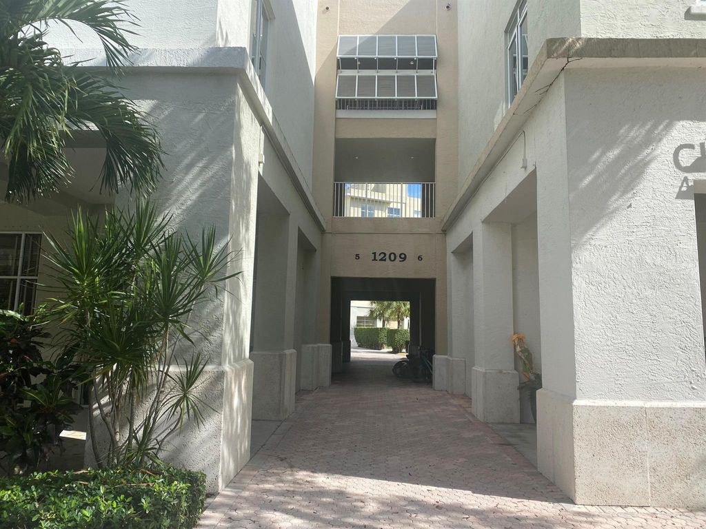 Photo of 1209 Main Street #303, Jupiter, FL 33458 (MLS # R10935678)