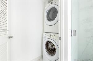 400 SUNNY ISLES CONDO EAST - Residential