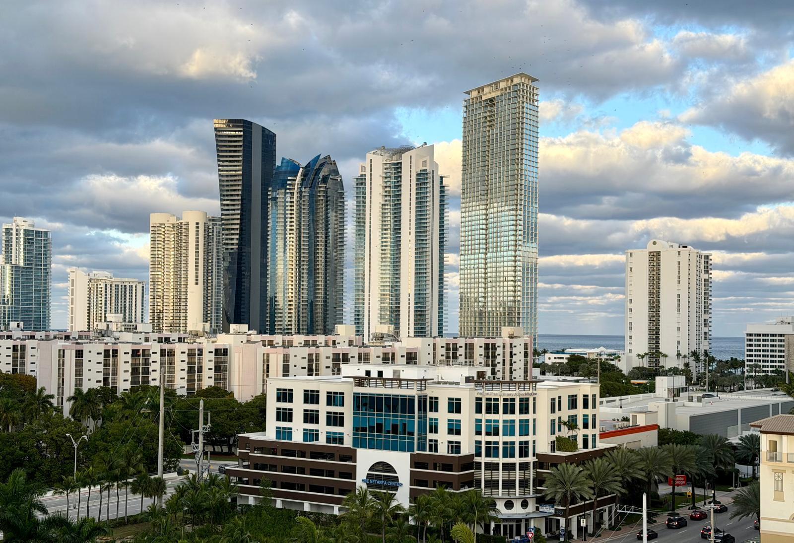 400 SUNNY ISLES CONDO EAST - Residential