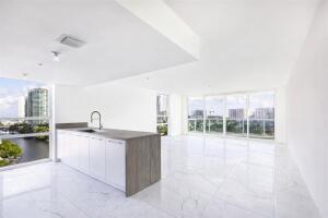 400 SUNNY ISLES CONDO EAST - Residential