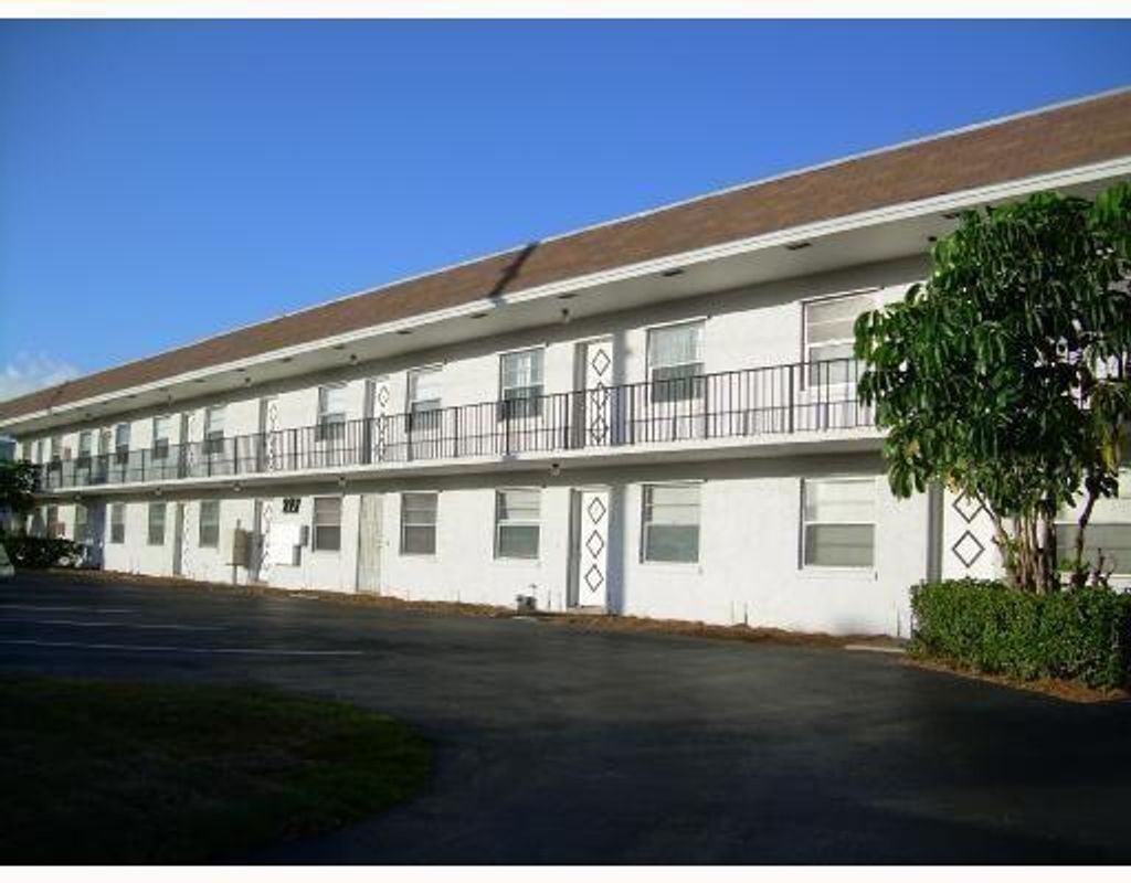 Photo of 227 Castlewood Drive #206, North Palm Beach, FL 33408 (MLS # R10740705)