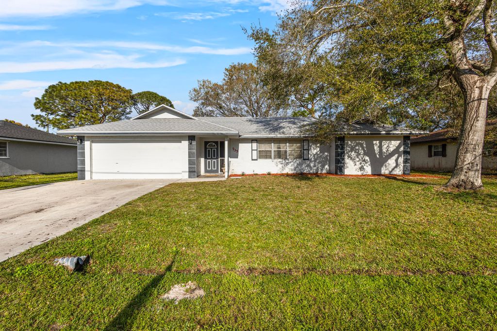 Photo of 735 SE Floresta Drive, Port Saint Lucie, FL 34983 (MLS # R11058029)