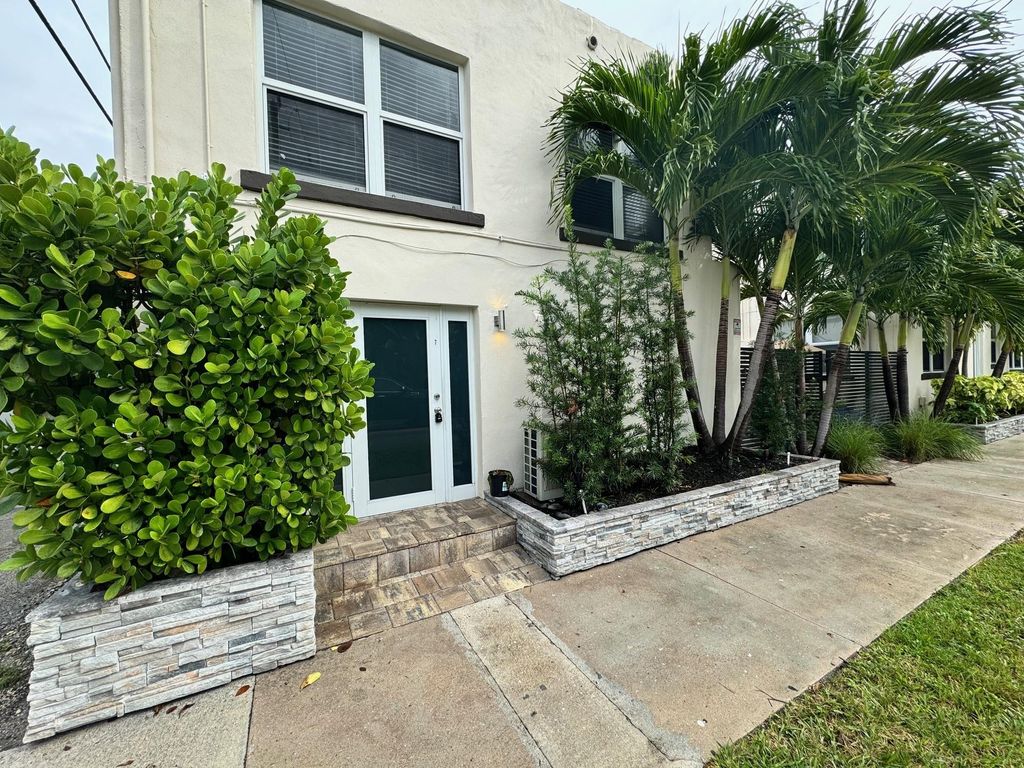 Photo of 1501 SE 2nd Court #7, Fort Lauderdale, FL 33301 (MLS # F10409710)