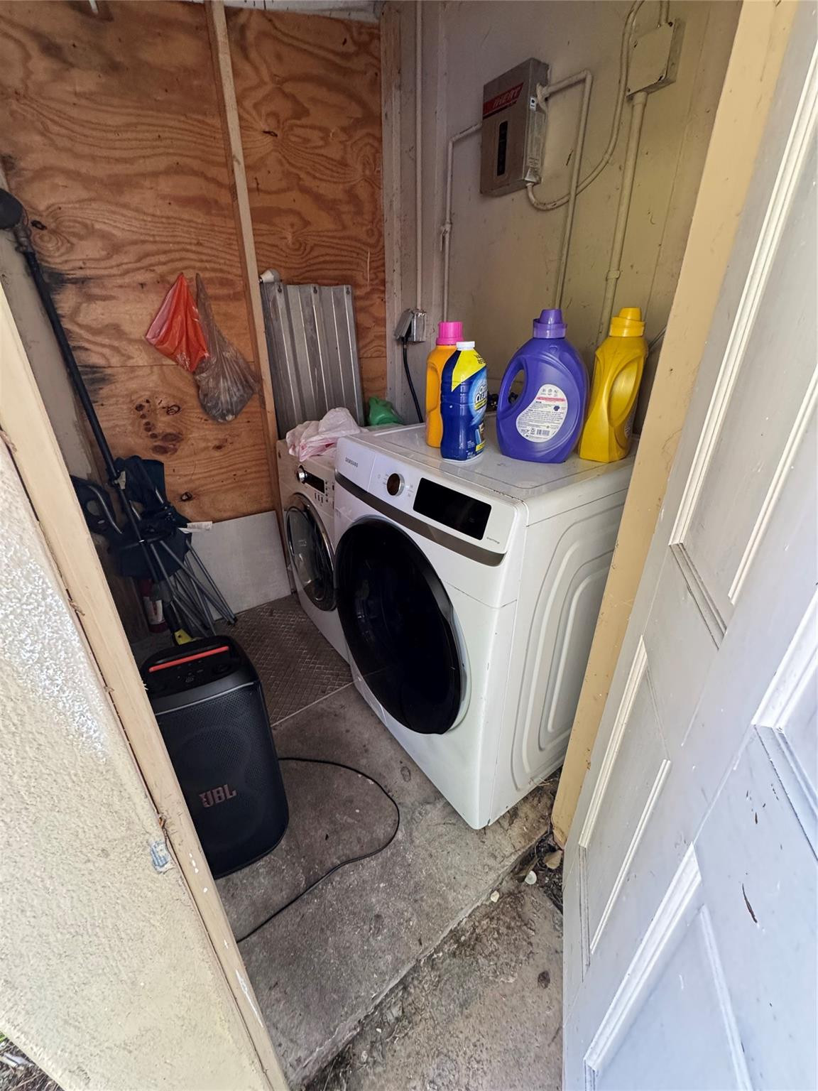 HOLLYWOOD TERRACE - Residential Lease