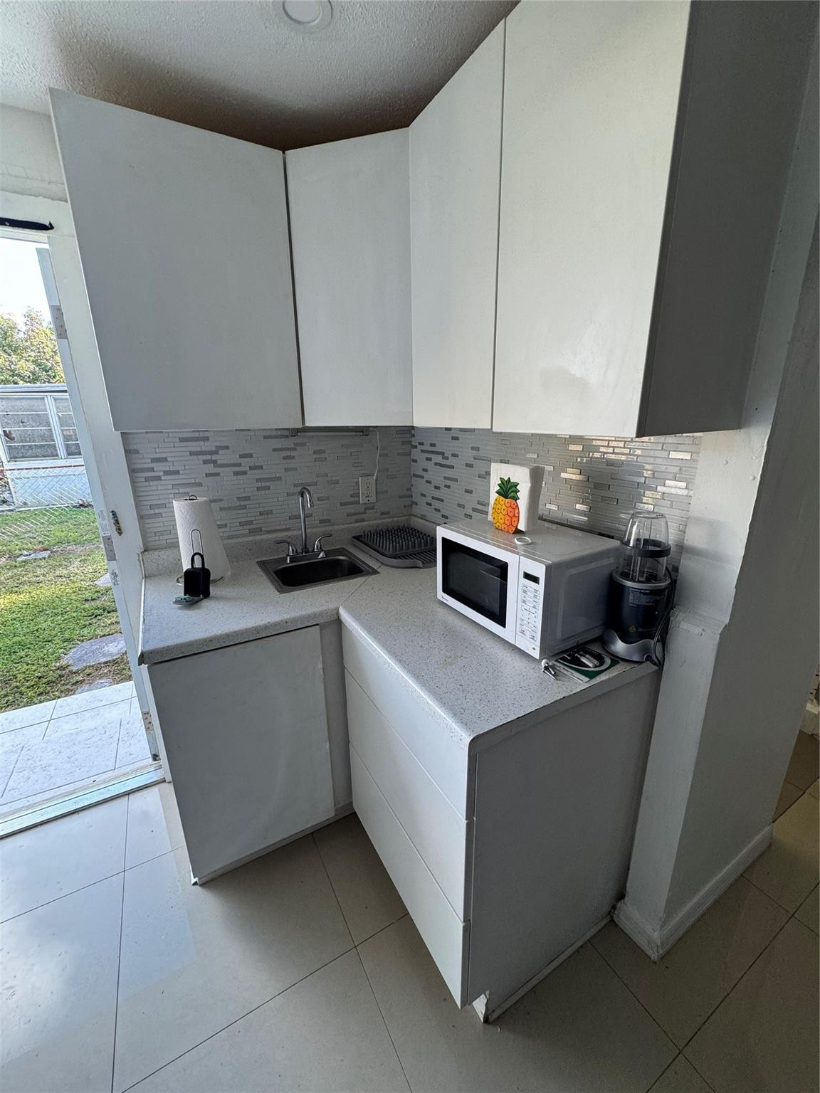 HOLLYWOOD TERRACE - Residential Lease