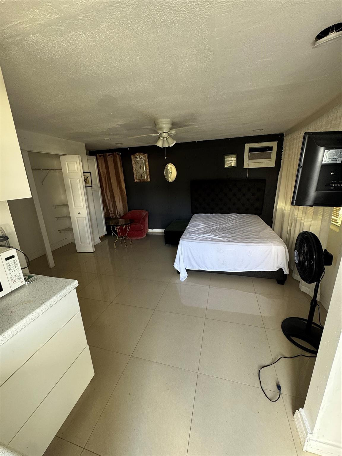 HOLLYWOOD TERRACE - Residential Lease