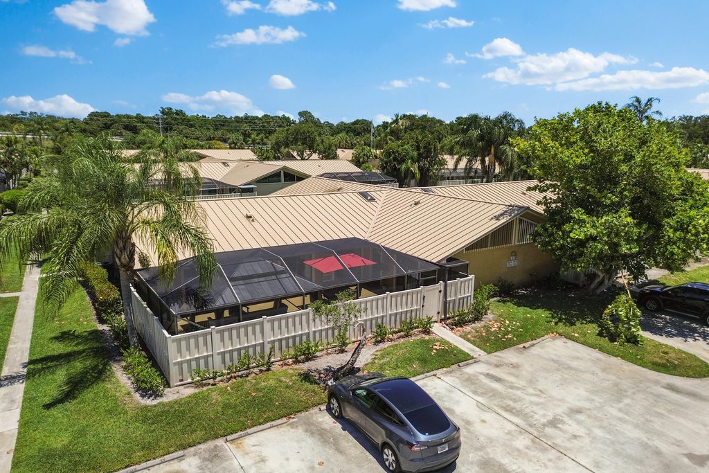 Photo of 5916 Golden Eagle Circle, Palm Beach Gardens, FL 33418 (MLS # R10993316)