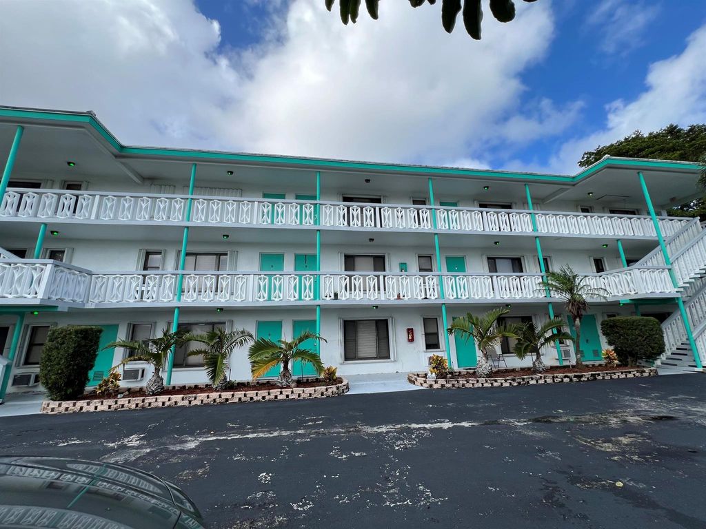 Photo of 131 Shore Court #C1, North Palm Beach, FL 33408 (MLS # R11143856)