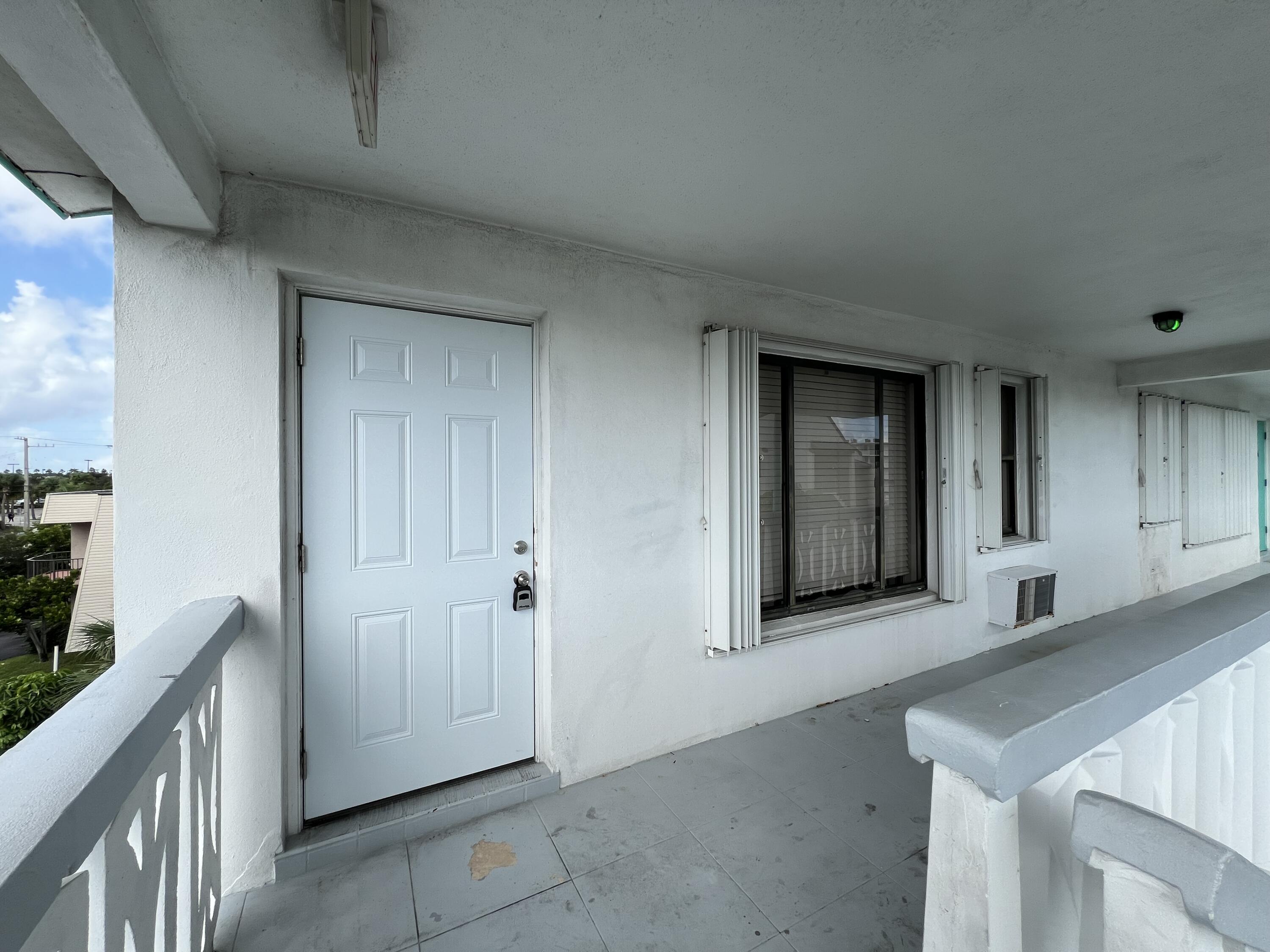 PALM BEACH LAKE WORTH EST - Residential Lease