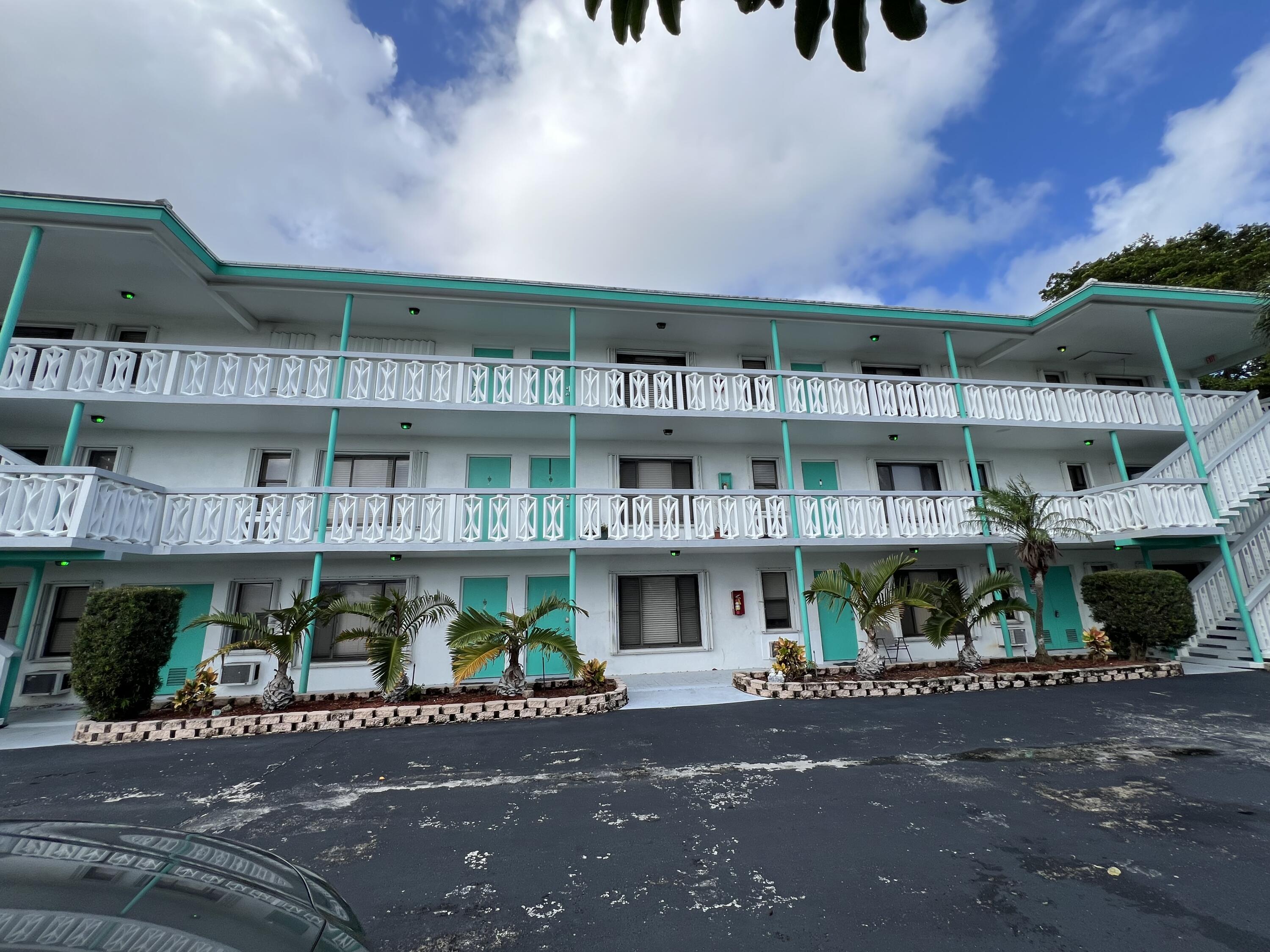 PALM BEACH LAKE WORTH EST - Residential Lease