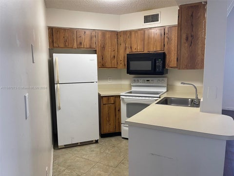 Tiny photo for 212 Lake Pointe Drive #313, Oakland Park, FL 33309 (MLS # B26021486)
