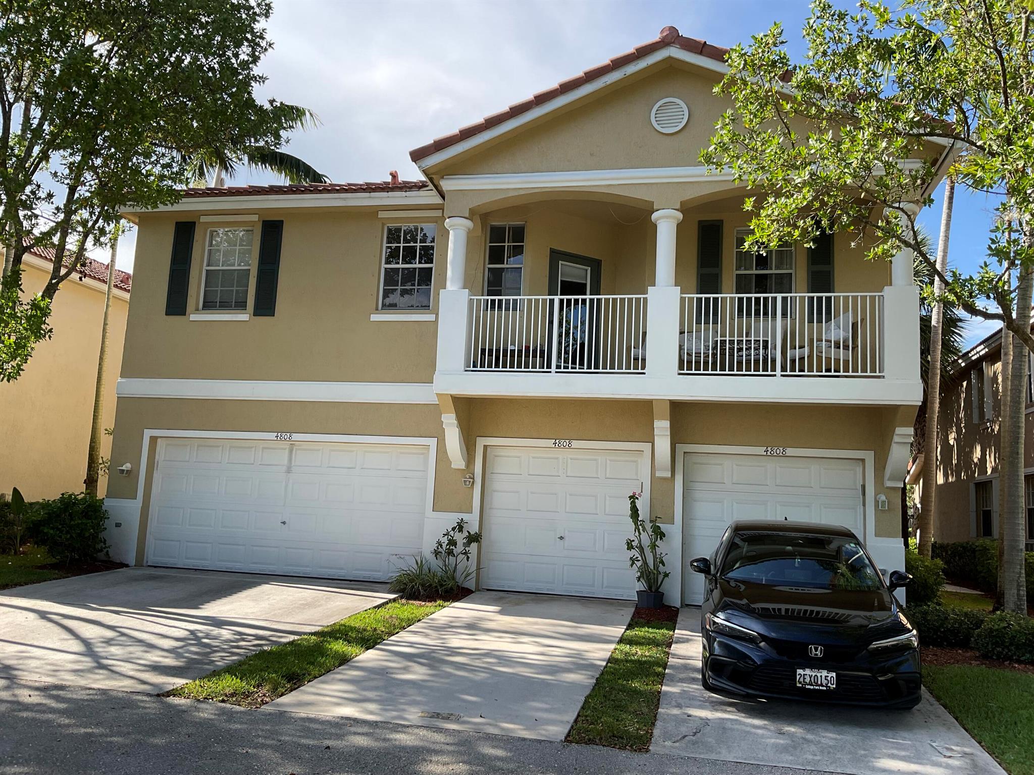 ABeautiful manor home all living area on one floor garage on lower floor,hurricane shutters,new ac,new washer and dryer, dishwasher and stainless steel refrig,fantastic covered patio off family room with view of private area park and canal. Open floor plan kitchen overlooks dining area nd family room, split bedroom plan master has roman tub/shower makeup vanity area, 2nd bath is tub/shower, Tile floors in family rooms, Bexley Park is a newer community 2005 has community pool, volley ball, huge huge park and is a very charming community with Charleston style properties mix of single families and townhomes and manor homes. 3 miles to beach and 2 to downtown Delray Beach town with best indoor /outdoor dining, music, festivals, art, theatre., close to airports, FAU, Universities, Delray Med