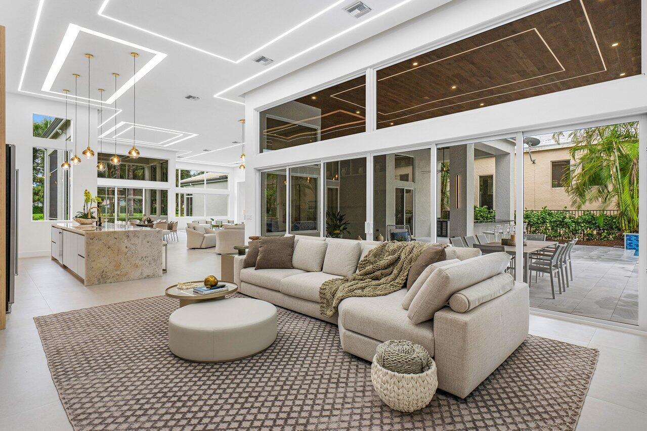 HIDDEN COVE / POLO CLUB - Residential