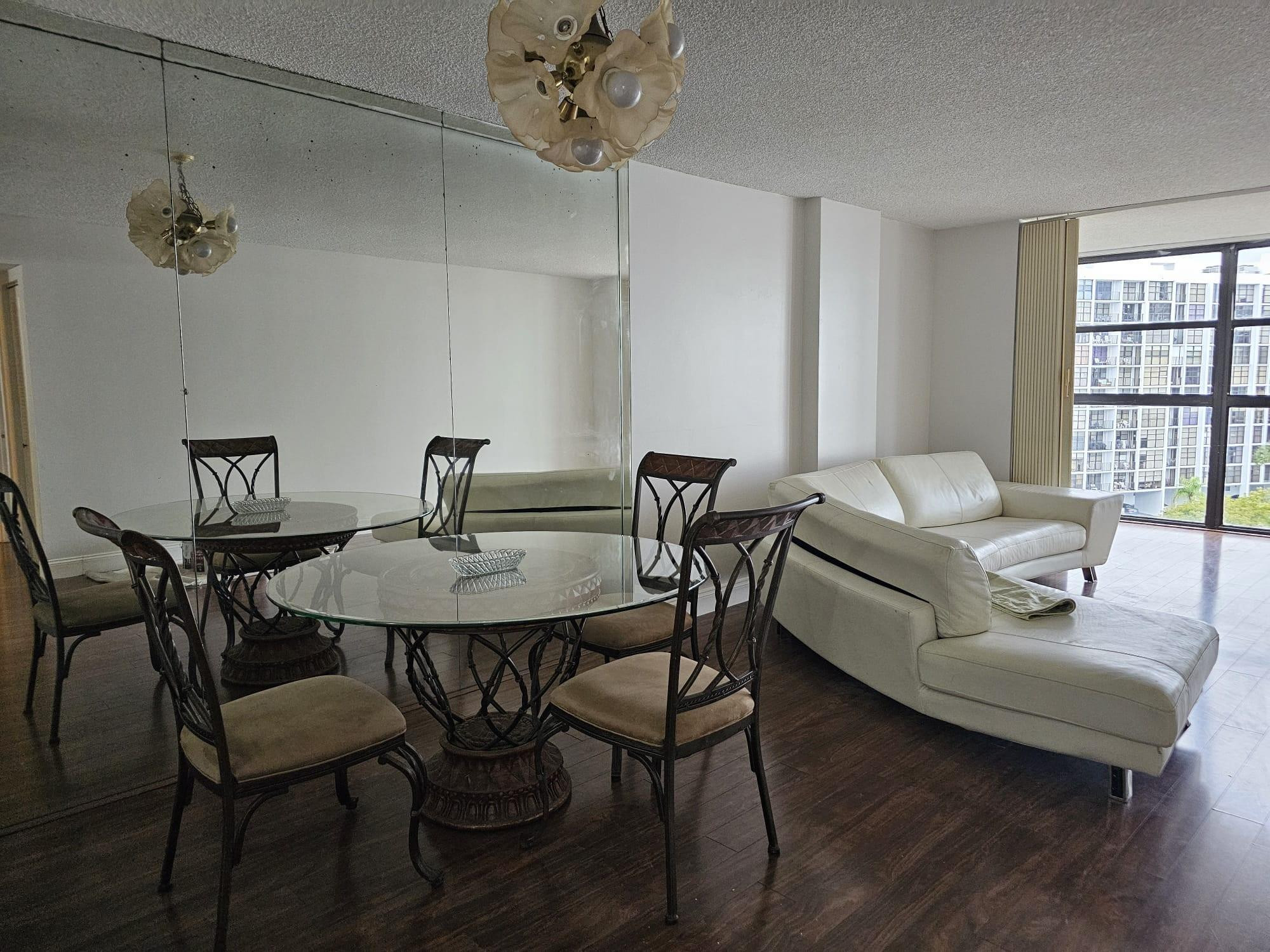 400 Leslie Drive 717