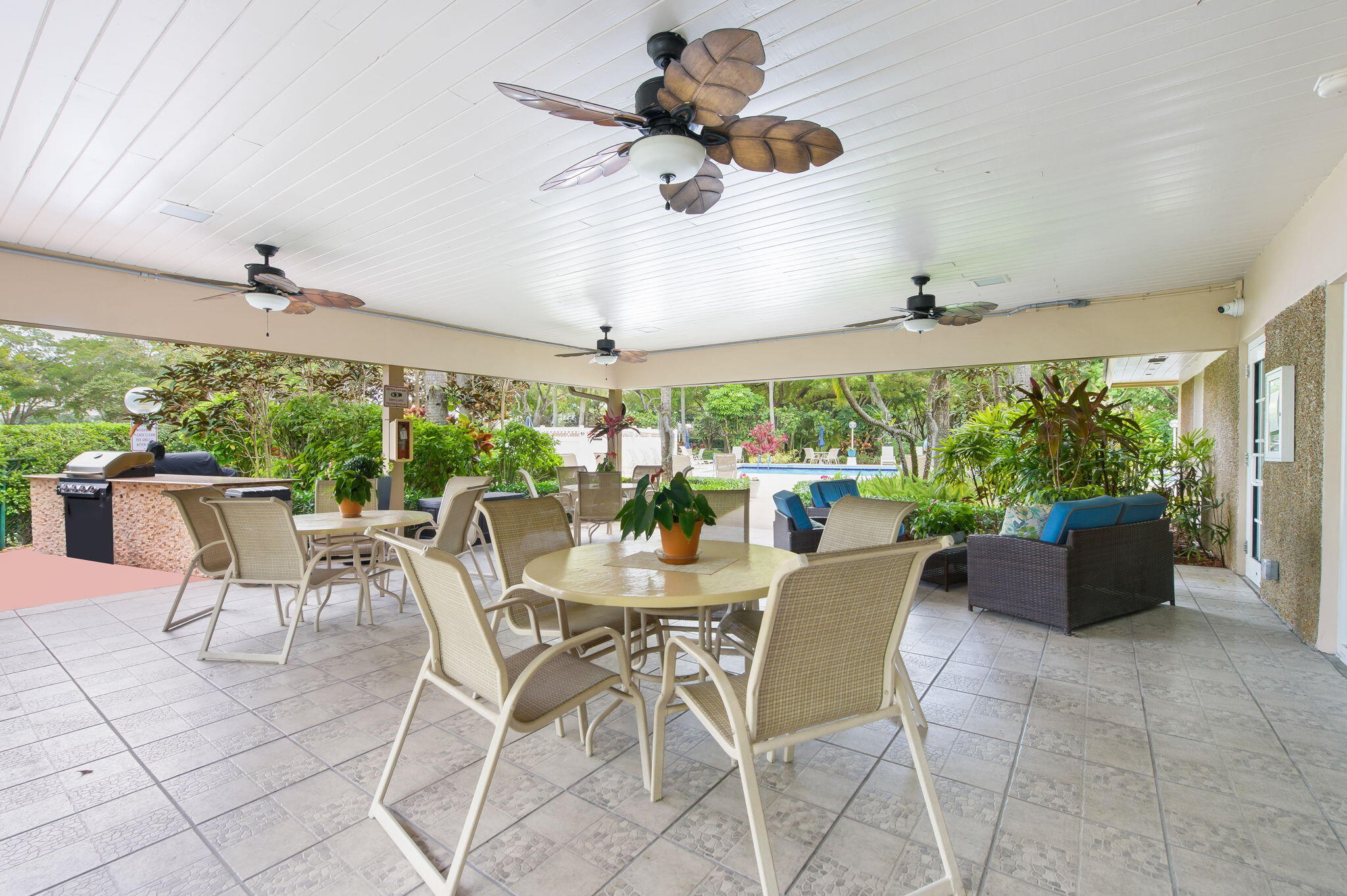 NO 104 PALM-AIRE COUNTRY CLUB - Residential