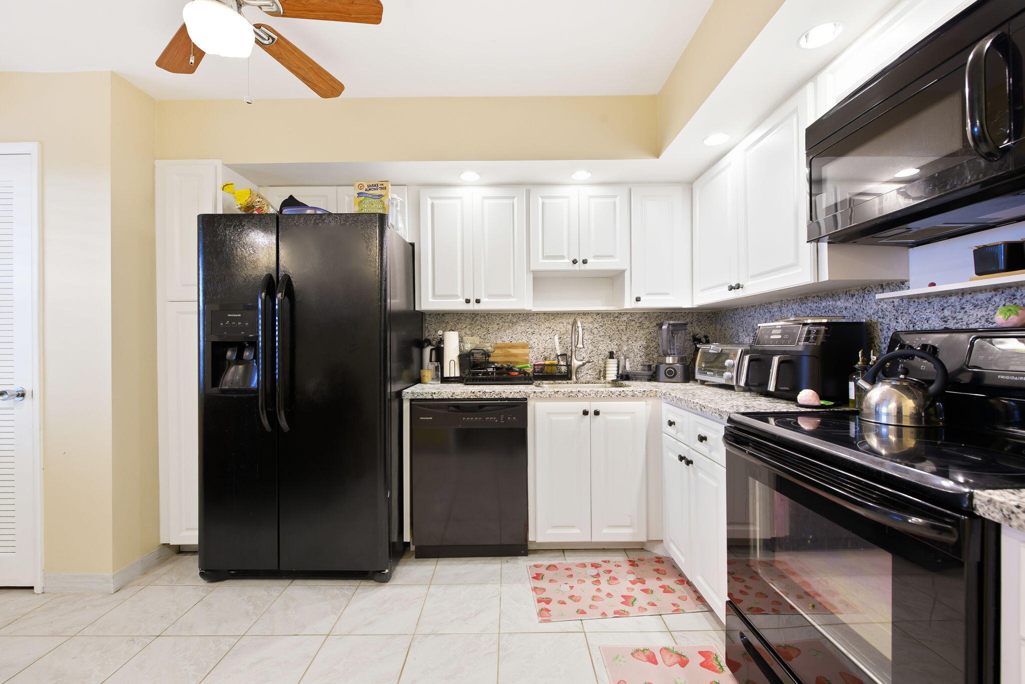 NO 104 PALM-AIRE COUNTRY CLUB - Residential