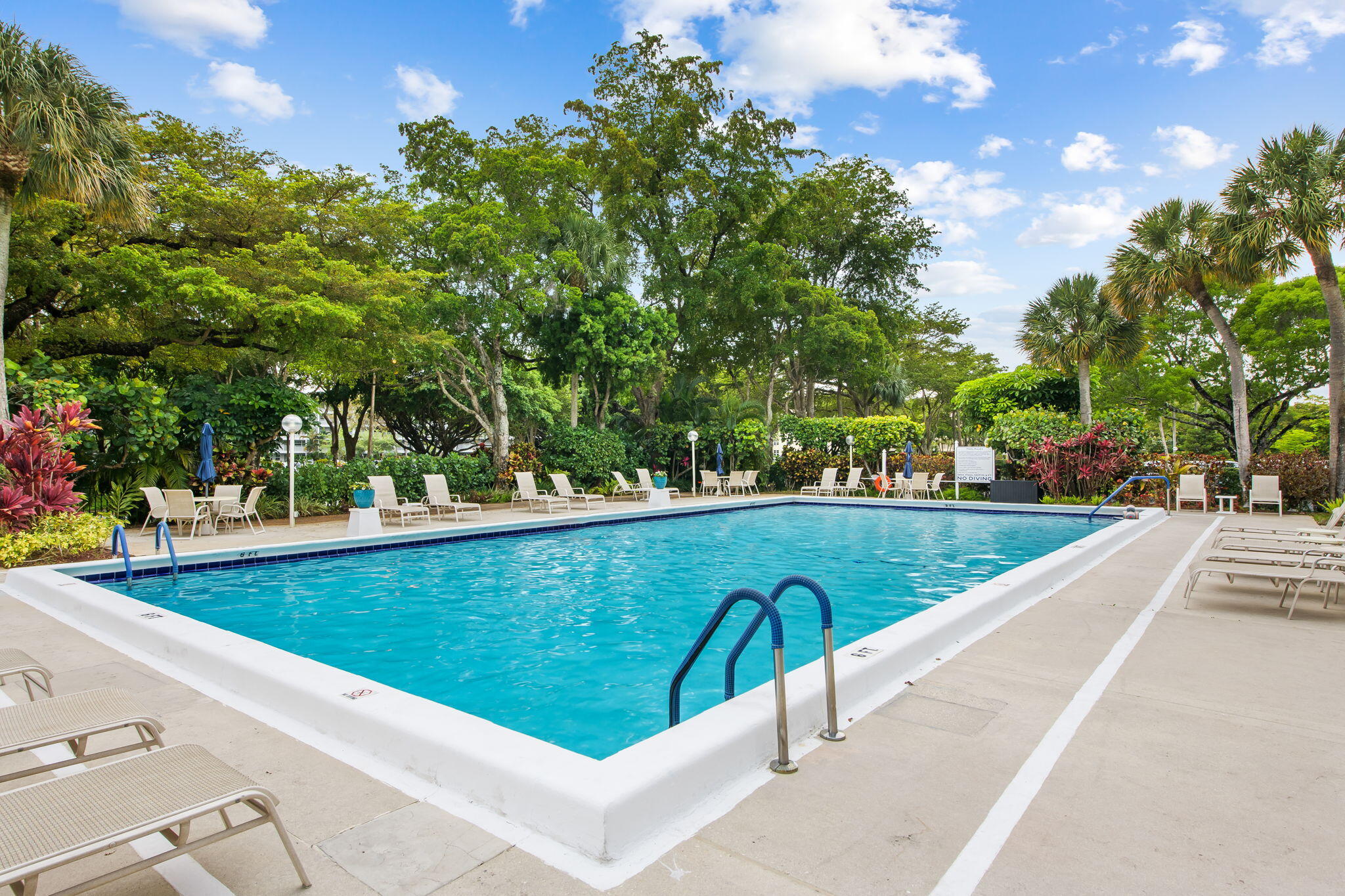 NO 104 PALM-AIRE COUNTRY CLUB - Residential
