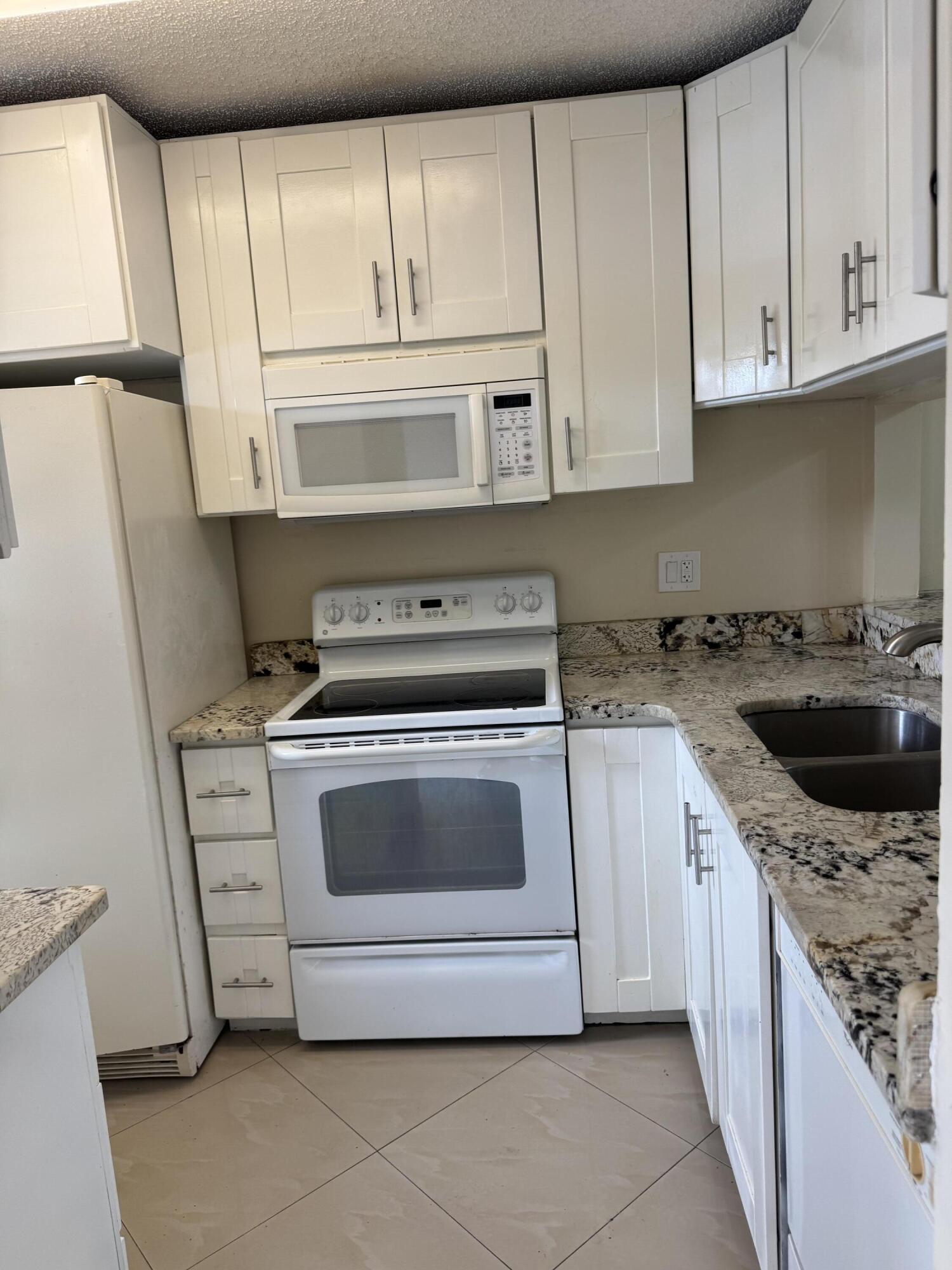 ROSEWOOD CONDO - Residential Lease