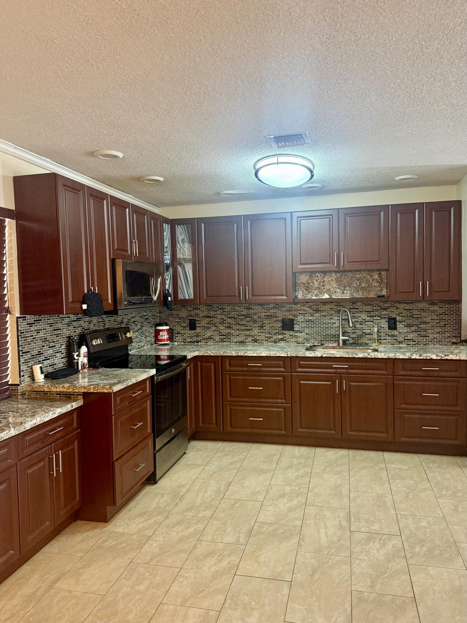 View photos, virtual tours, details... 4440 NE 4th Avenue