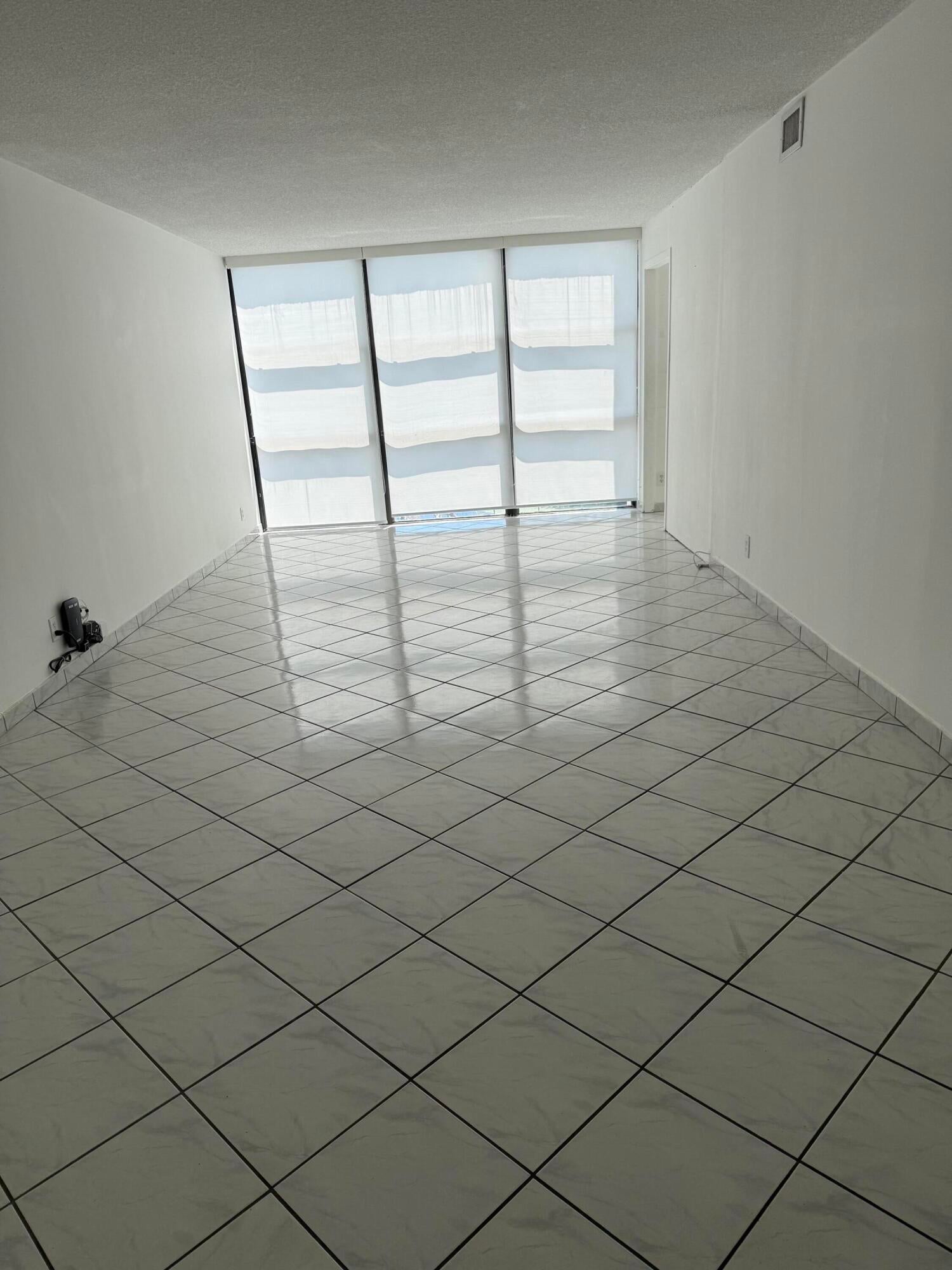 1000 PARKVIEW Drive 424