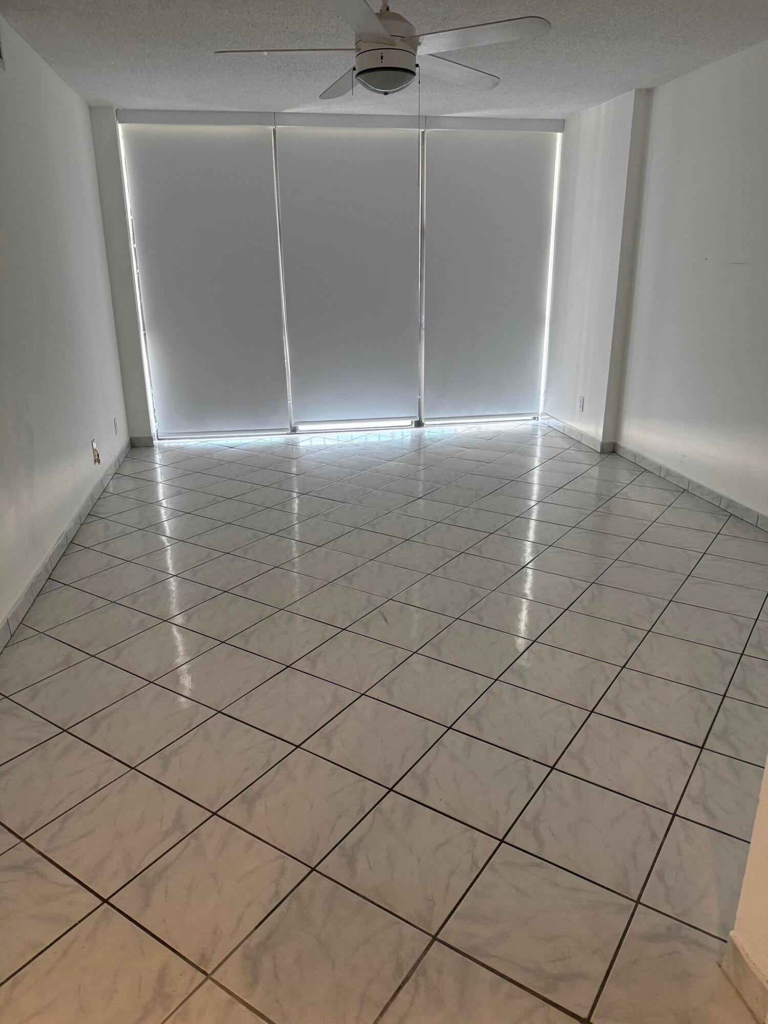 1000 PARKVIEW Drive 424