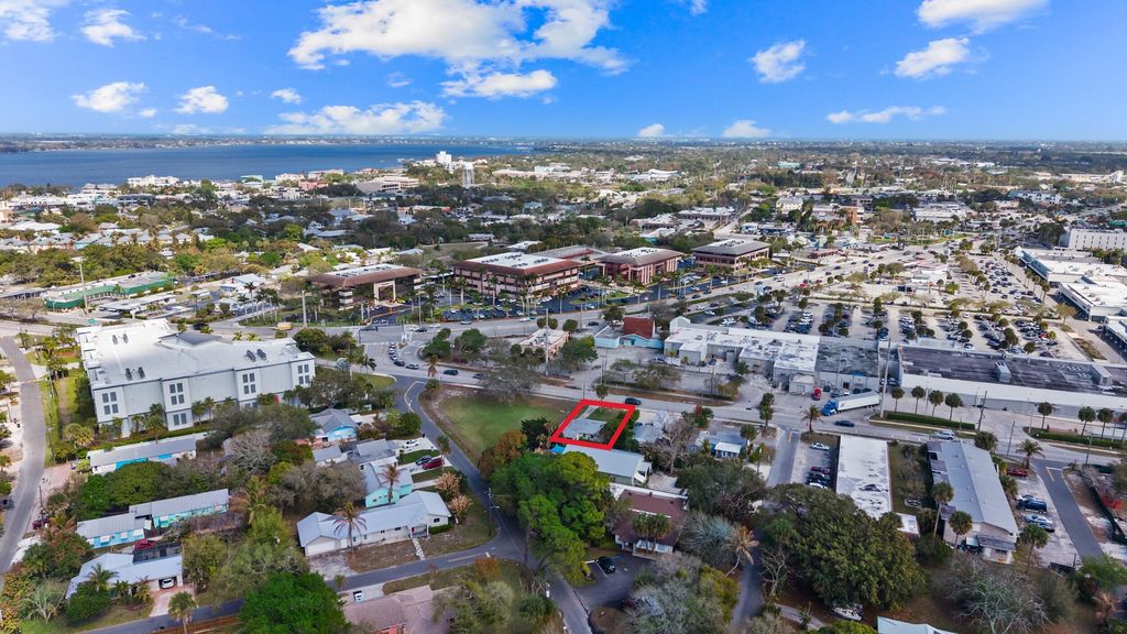 Photo of 820 SW Palm City Road, Stuart, FL 34994 (MLS # B26000897)