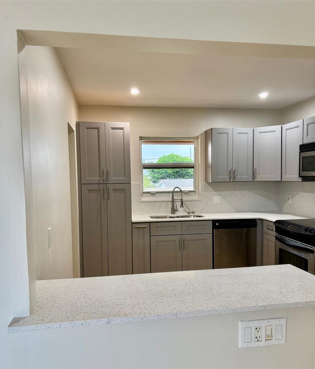 Photo of 2744 NE 30 Ave #4, Lighthouse Point, FL 33064 (MLS # F10516121)